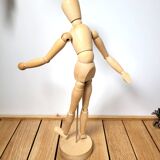 Articulated wooden mannequin