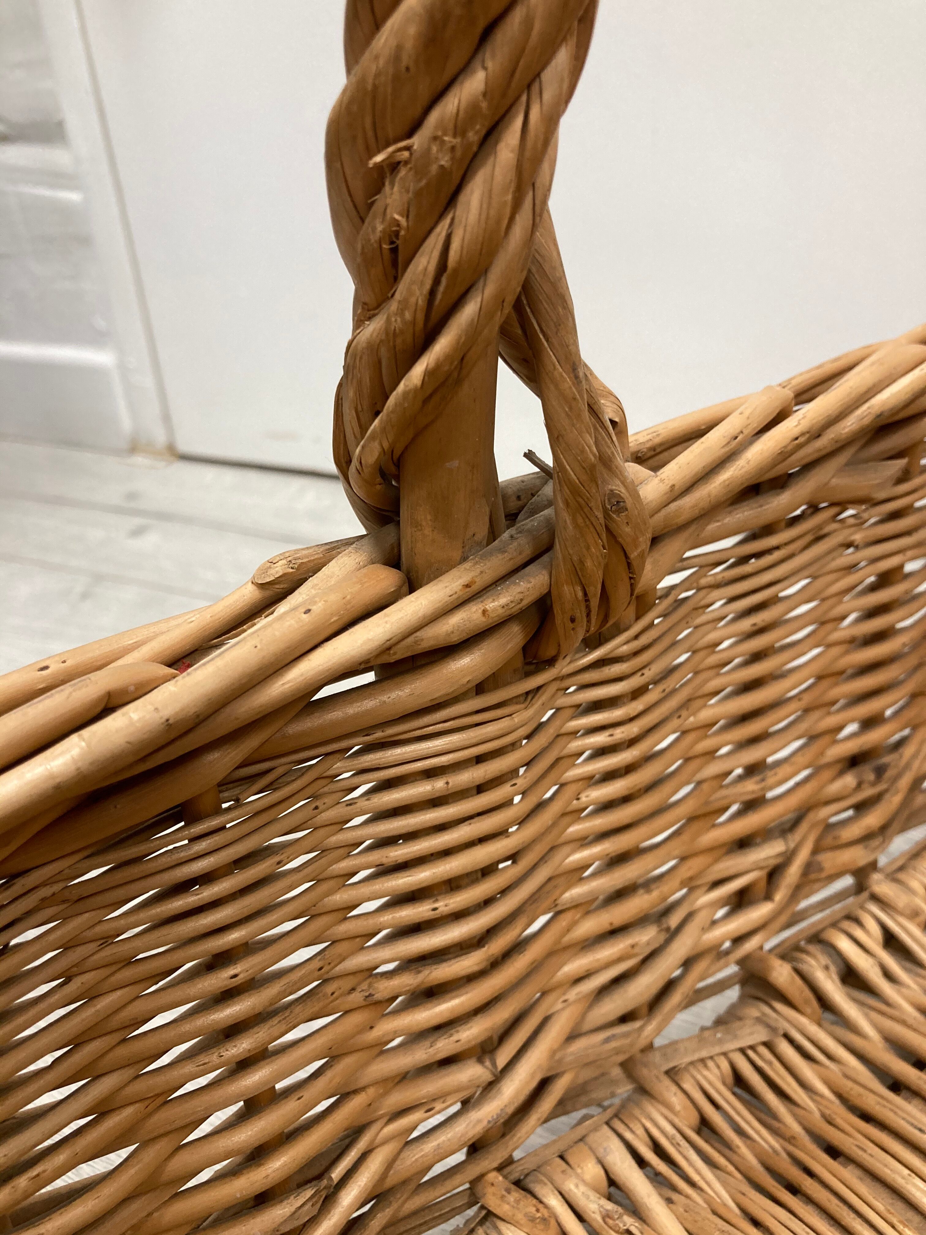 Panier en osier rectangle vintage