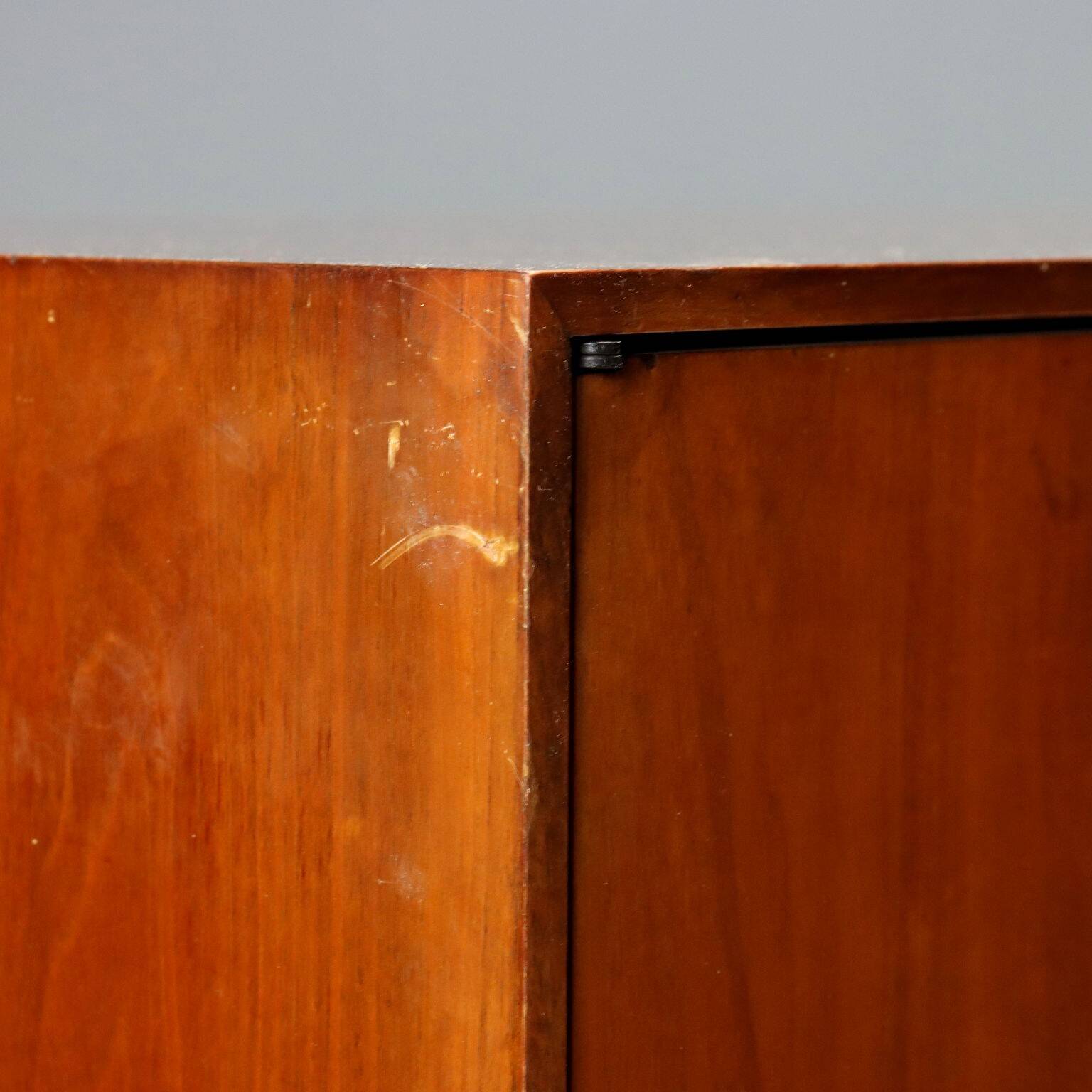 Vintage low sideboard in walnut veneer, Italian design, 1960s original