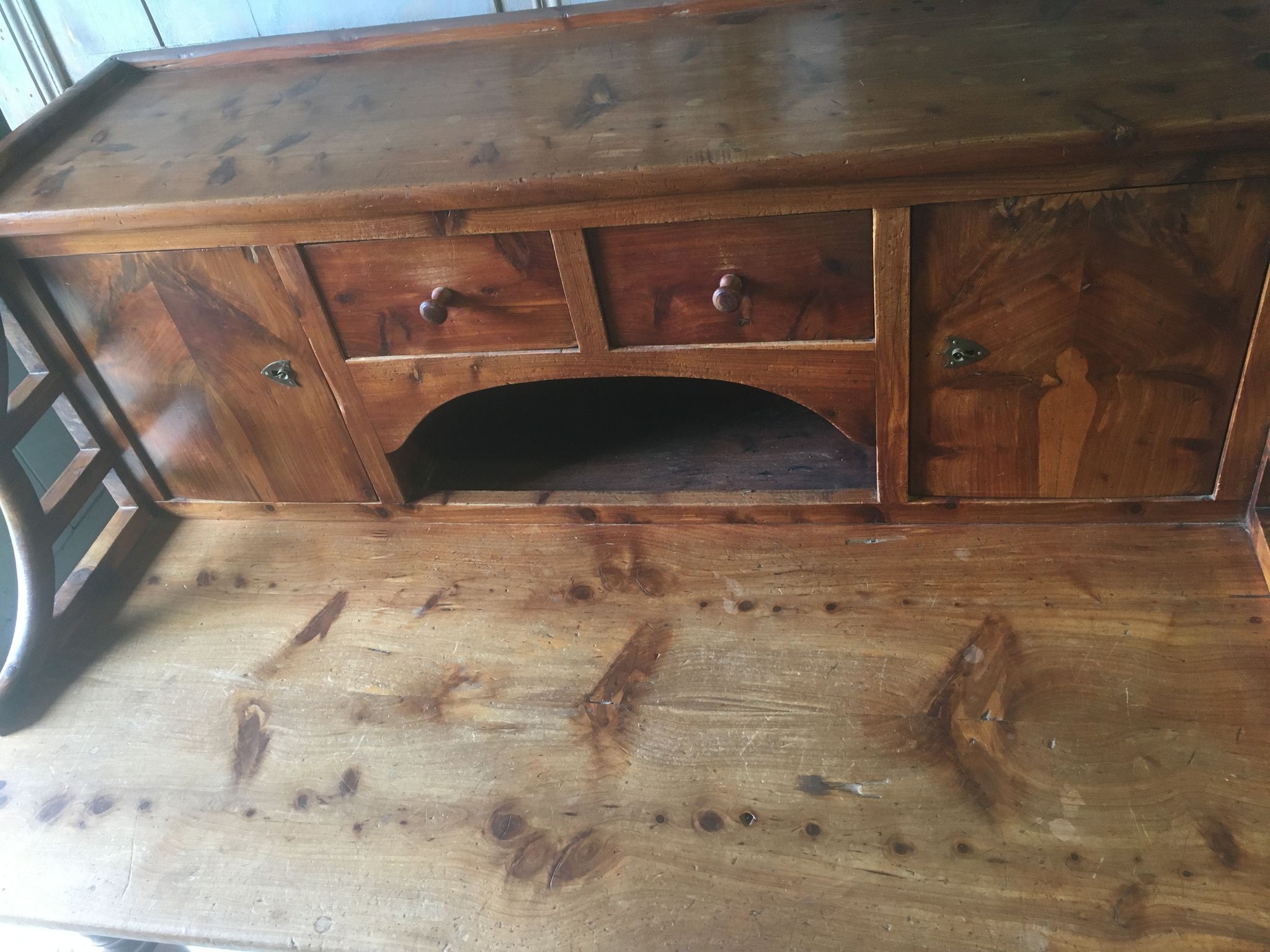 Bureau à gradins en pitchpin