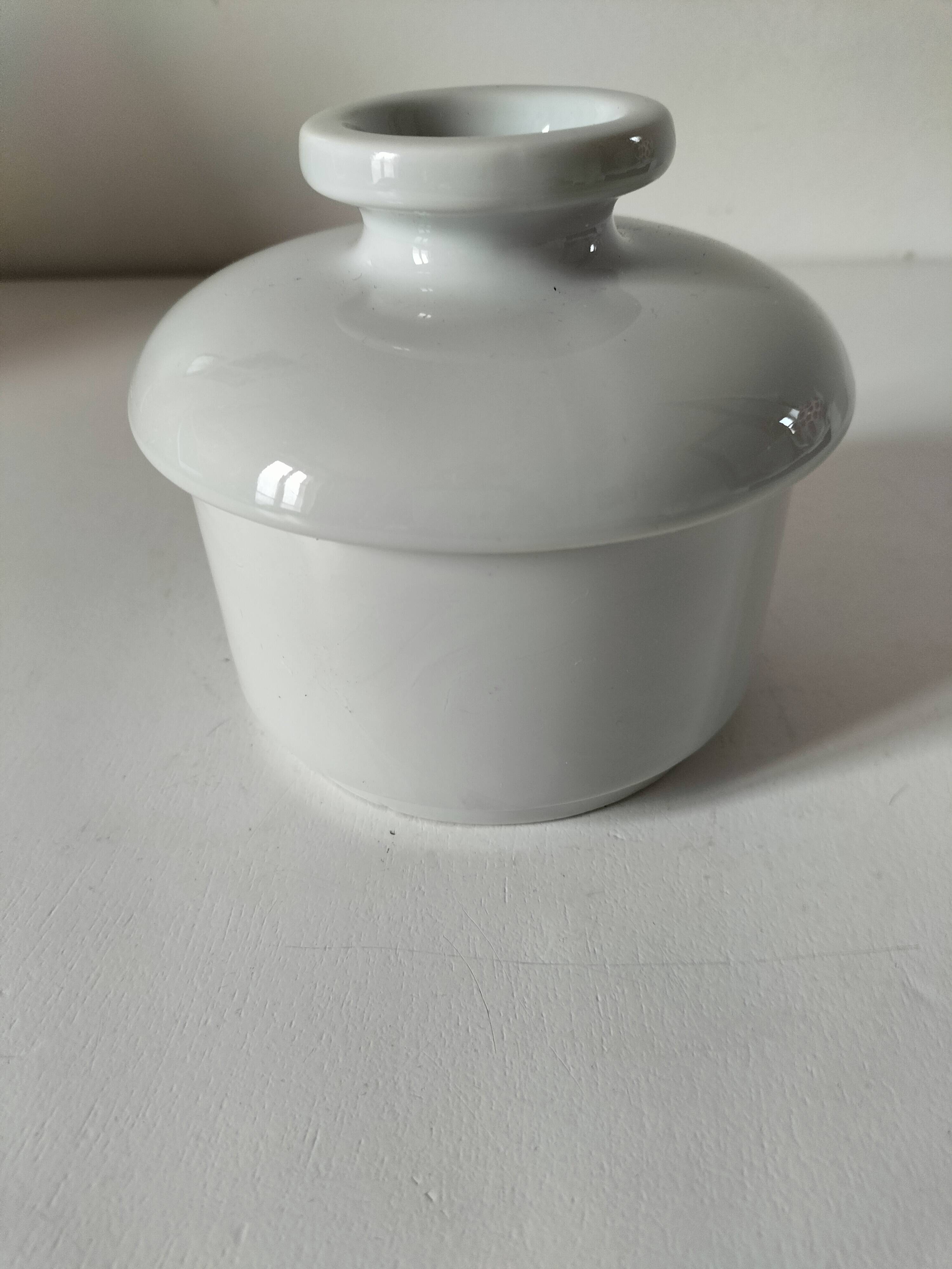 Vintage water butter dish in white porcelain - sleek design