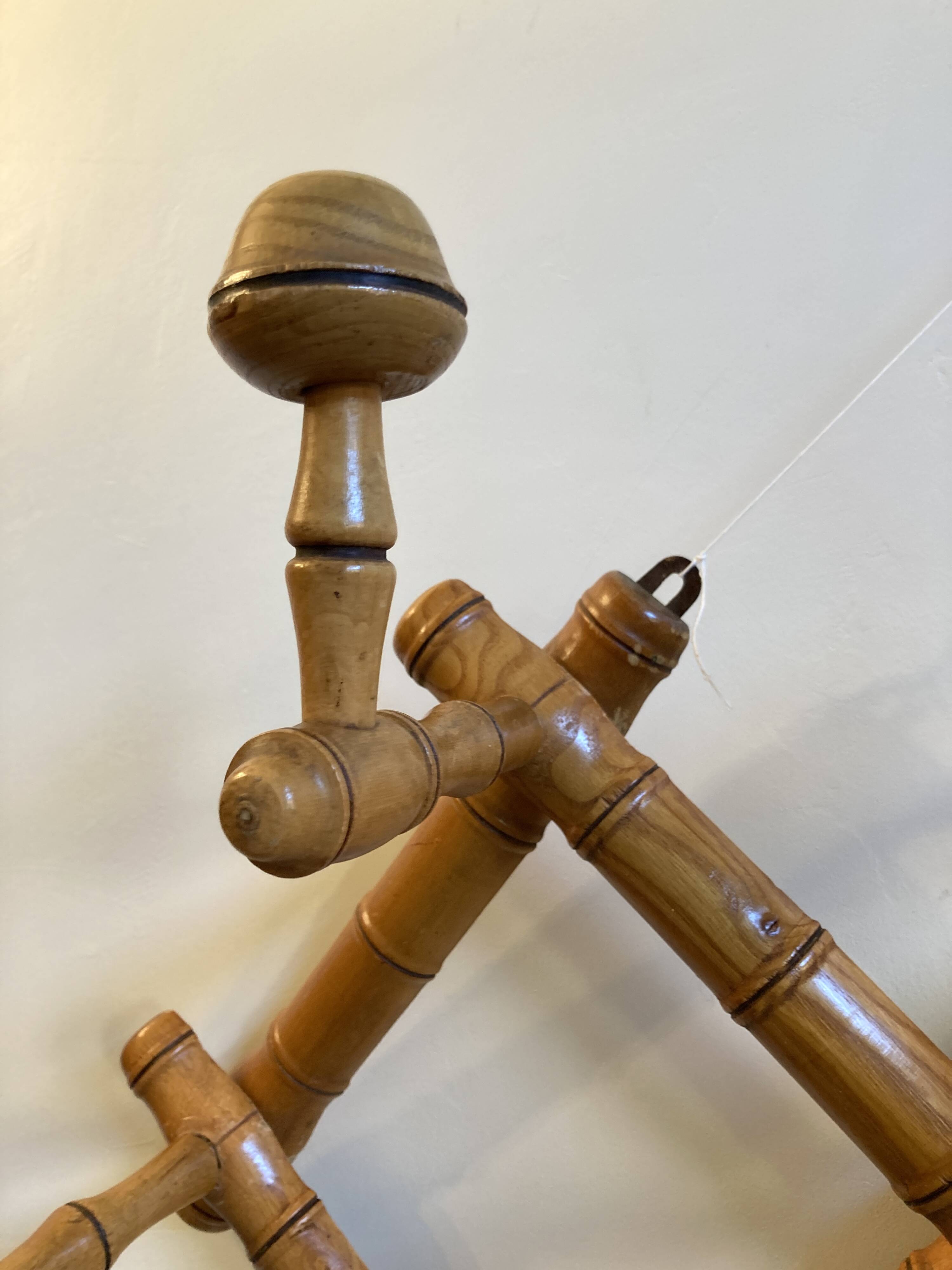 Porte-manteau ancien à 13 patères
