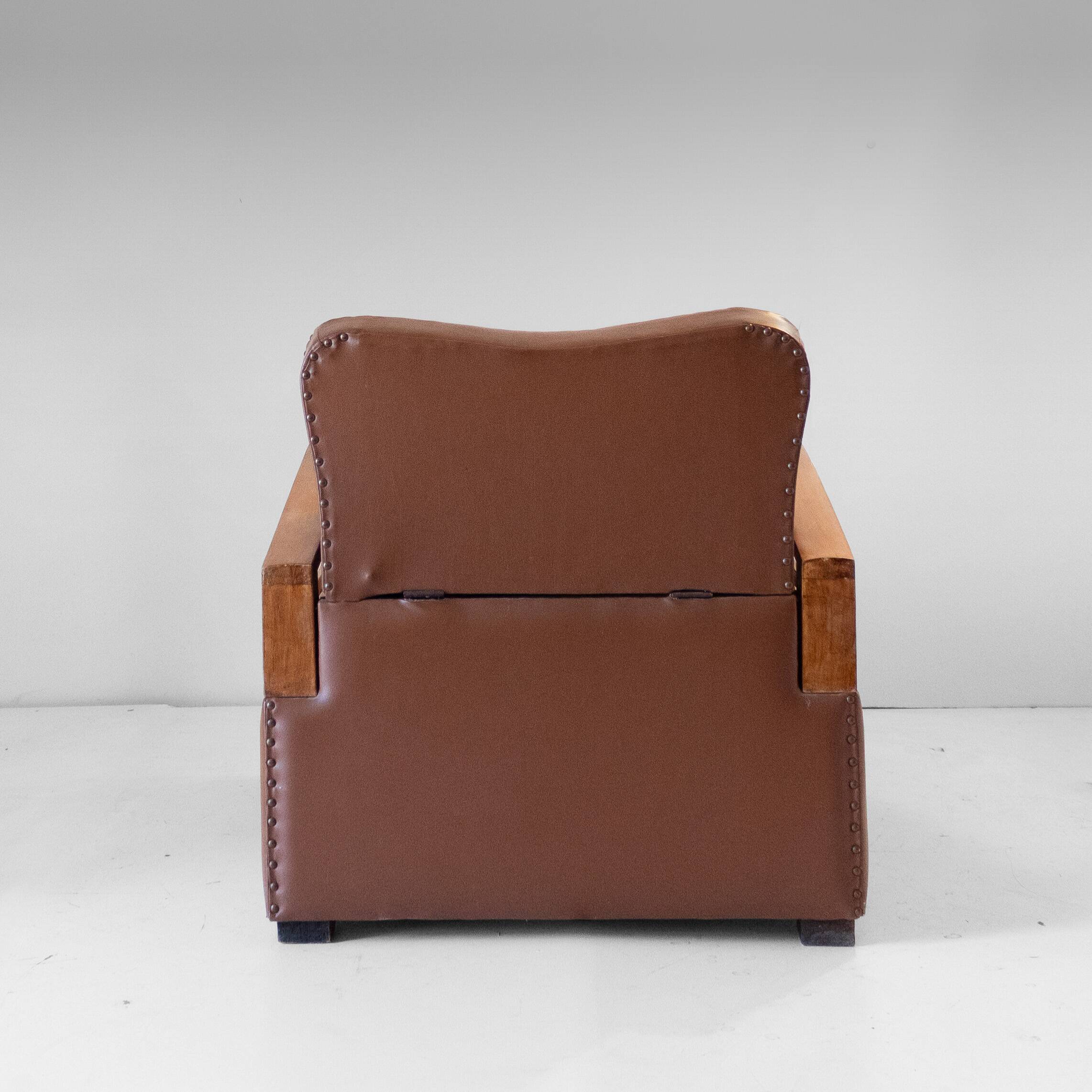 Fauteuil convertible Art Déco italien en éco-cuir marron.