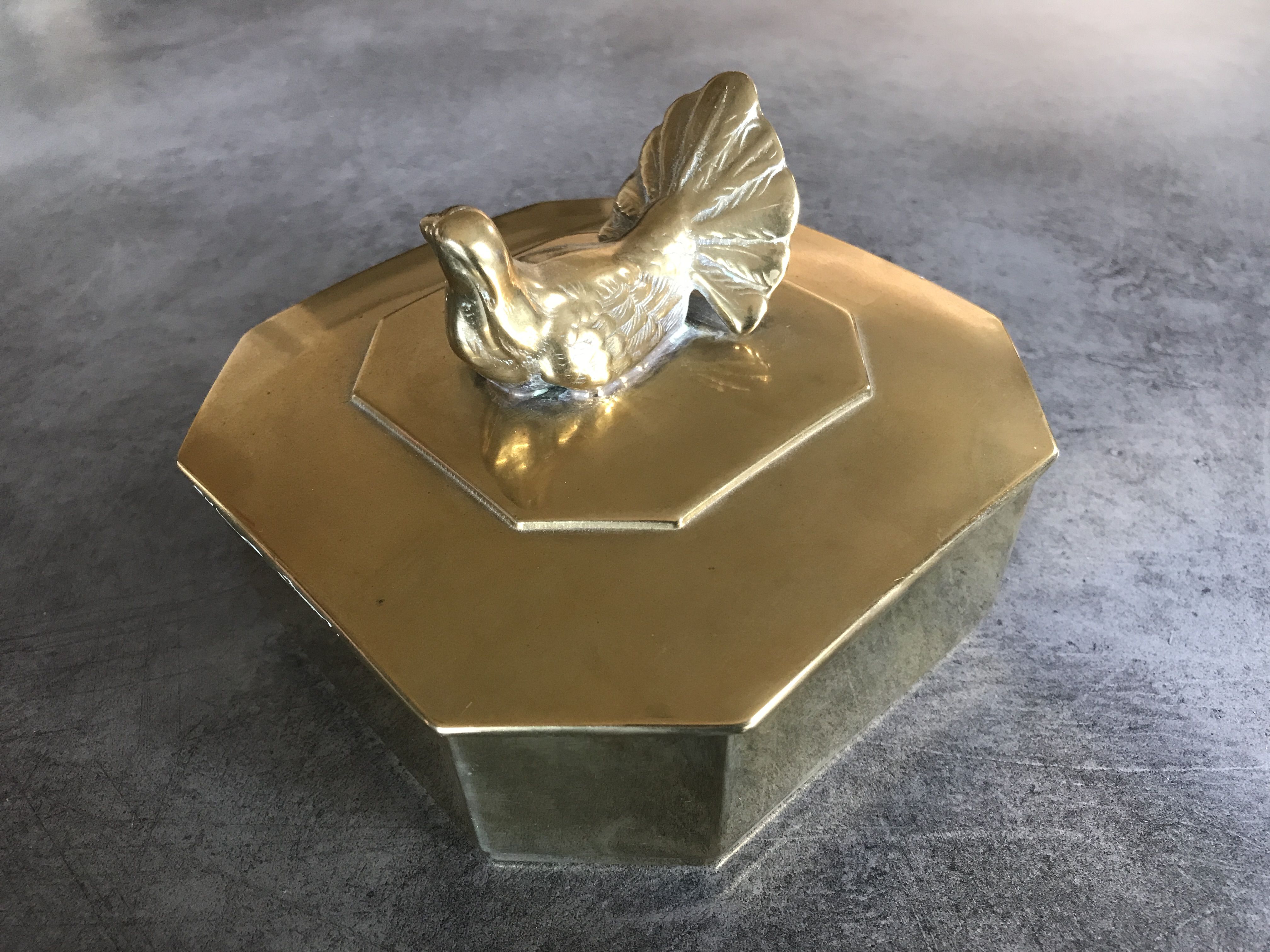 Box in solid brass octagon shape bird decoration 14,8cm