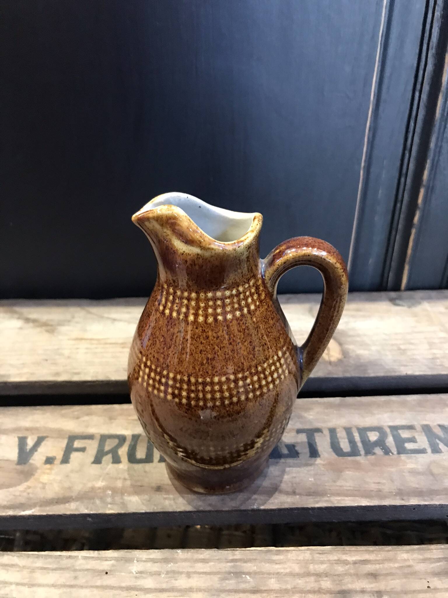 Petit pichet ou pot à lait vintage en céramique