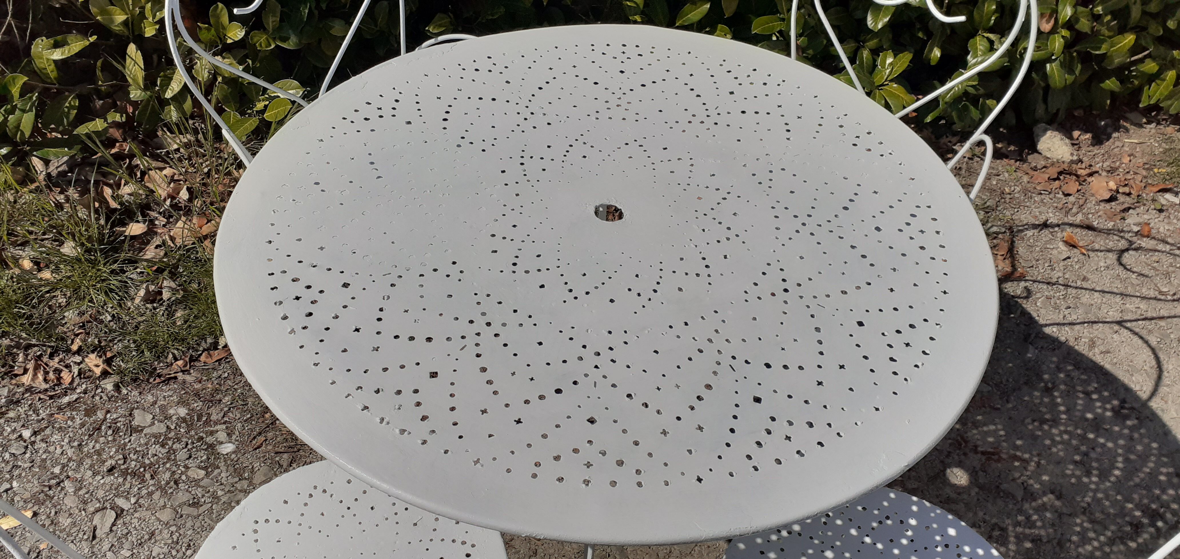 Salon de jardin 1 table 2 chaises 2 fauteuils en fer forgé ancien blanc
