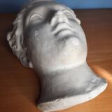Visage de femme à l’antique en plâtre