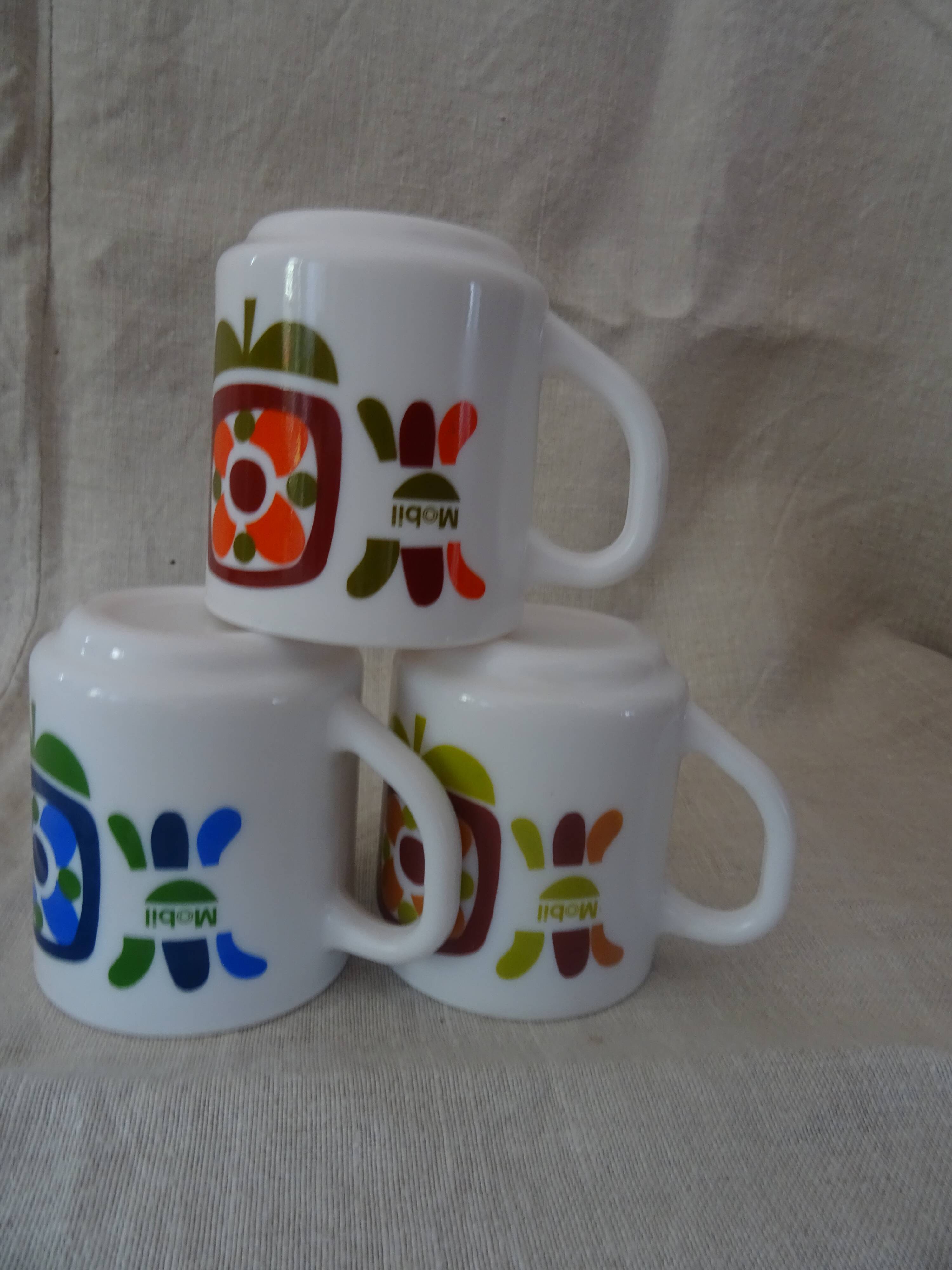 3 mugs mobil grosses fleurs Arcopal pub bleu  orange  ocre collection vintage