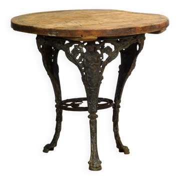 Cast iron garden table with pine top