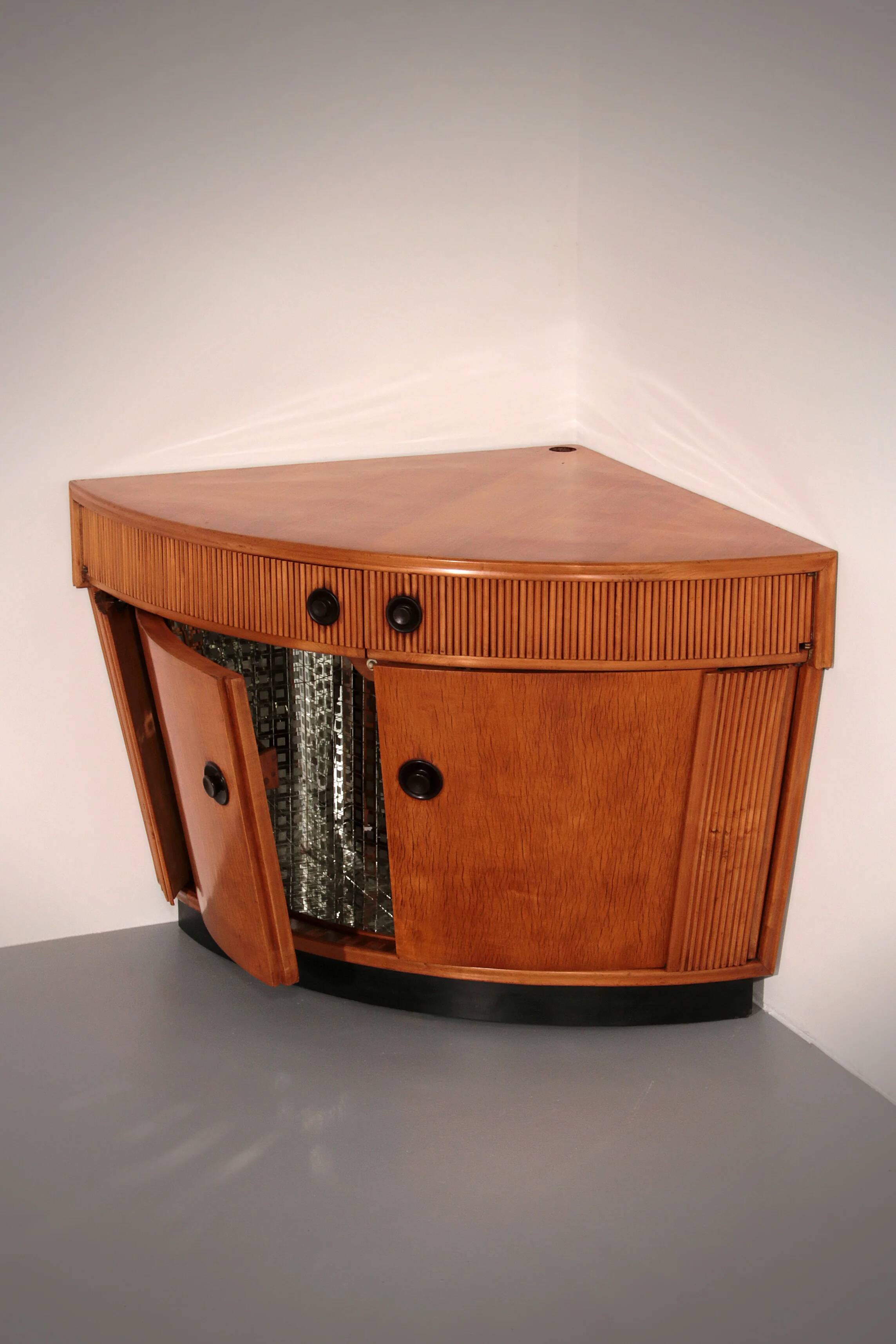 Bar cabinet in light wood attributed to Paolo Buffa, 1940s