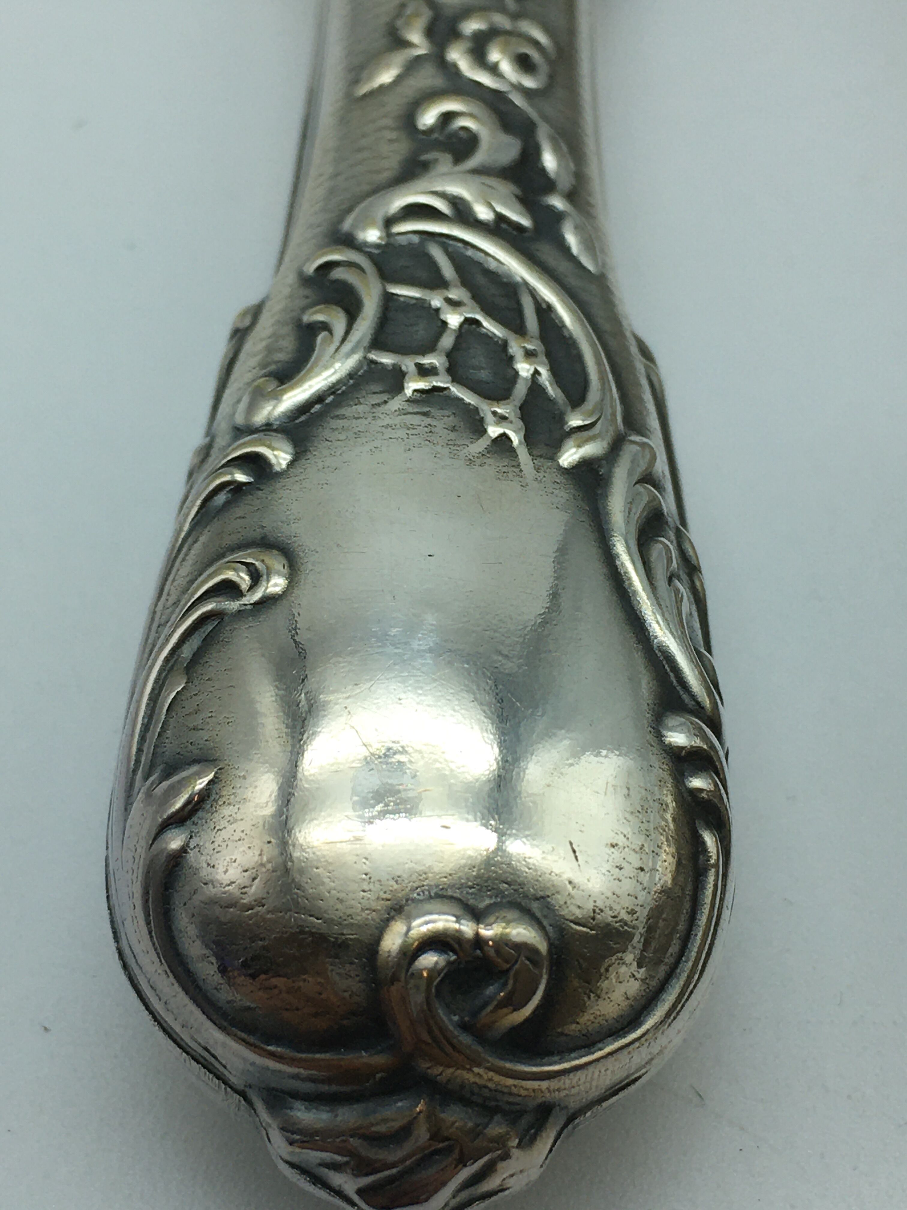 Box of cutlery with leg / roast silver filled.