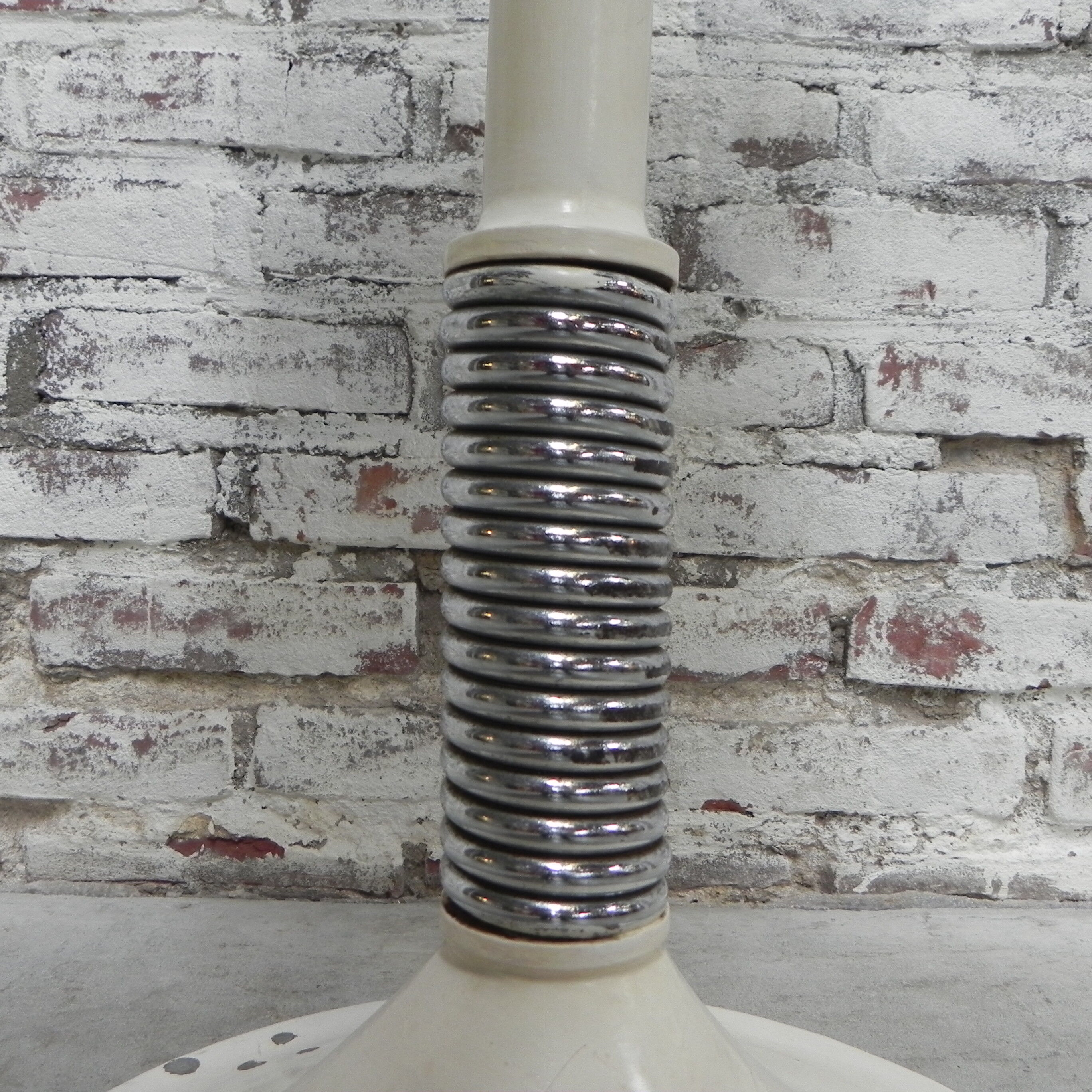 Industrial dentist stool