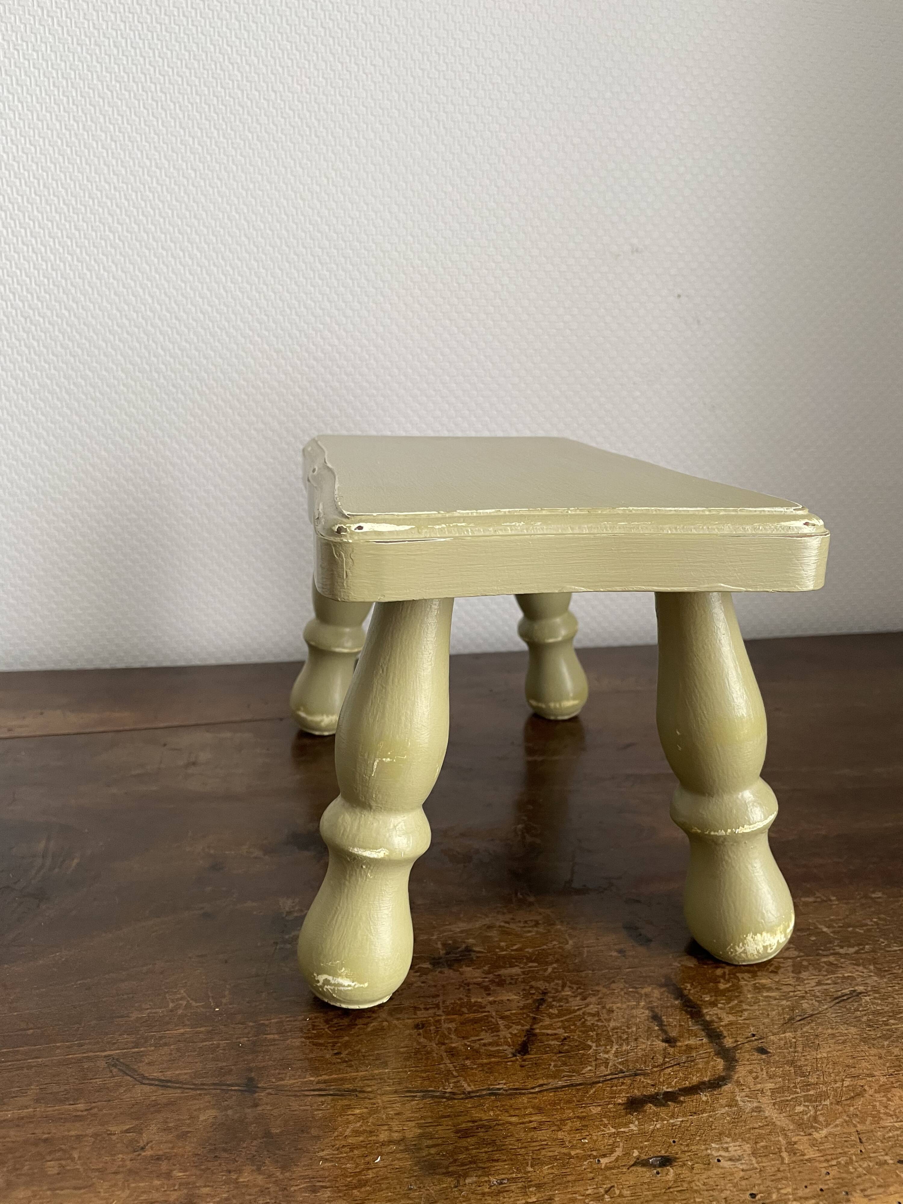 Stool with turned legs