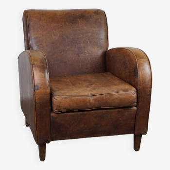 Sheepskin design armchair with a beautiful patina and comfortable seating