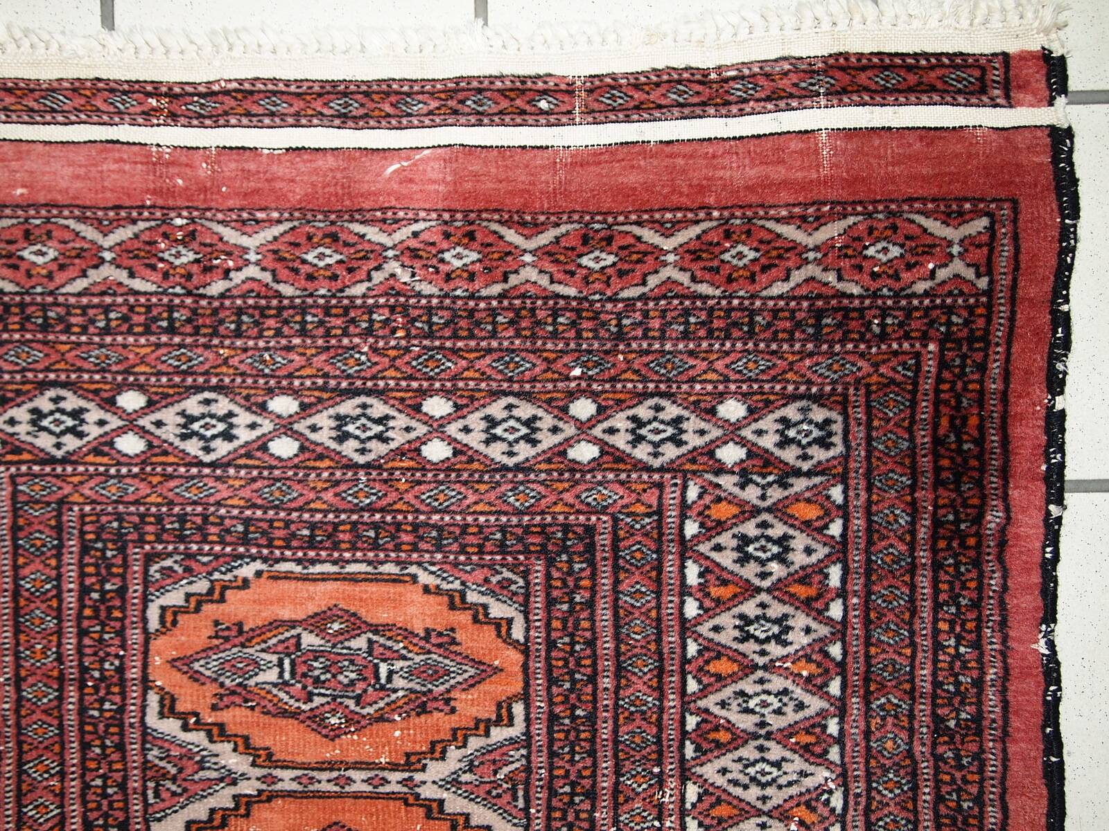 Tapis Vintage Bukhara en Laine, Années 1960, Authenticité et Tradition