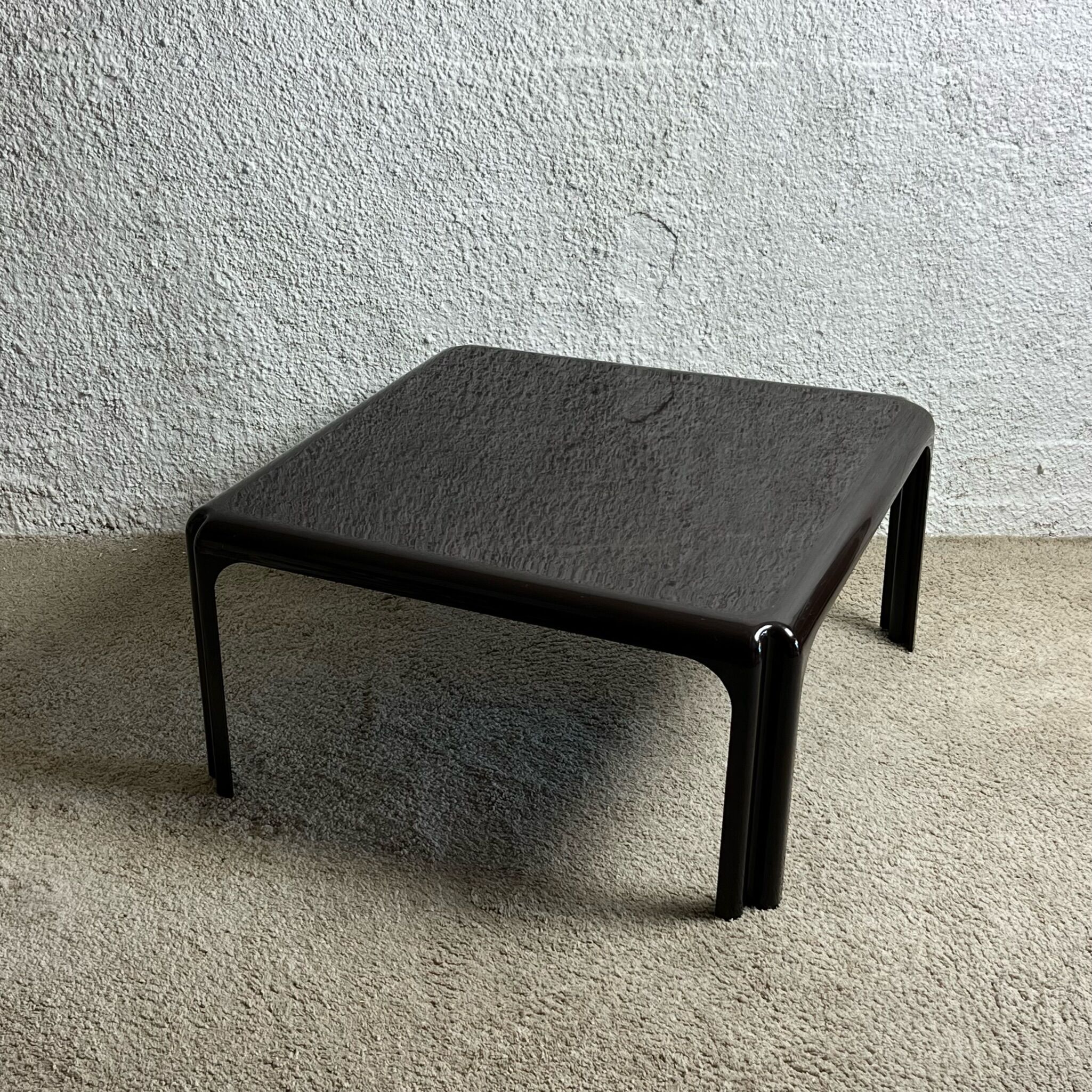 Table basse par Vico Magistretti pour Artemide, Space Age
