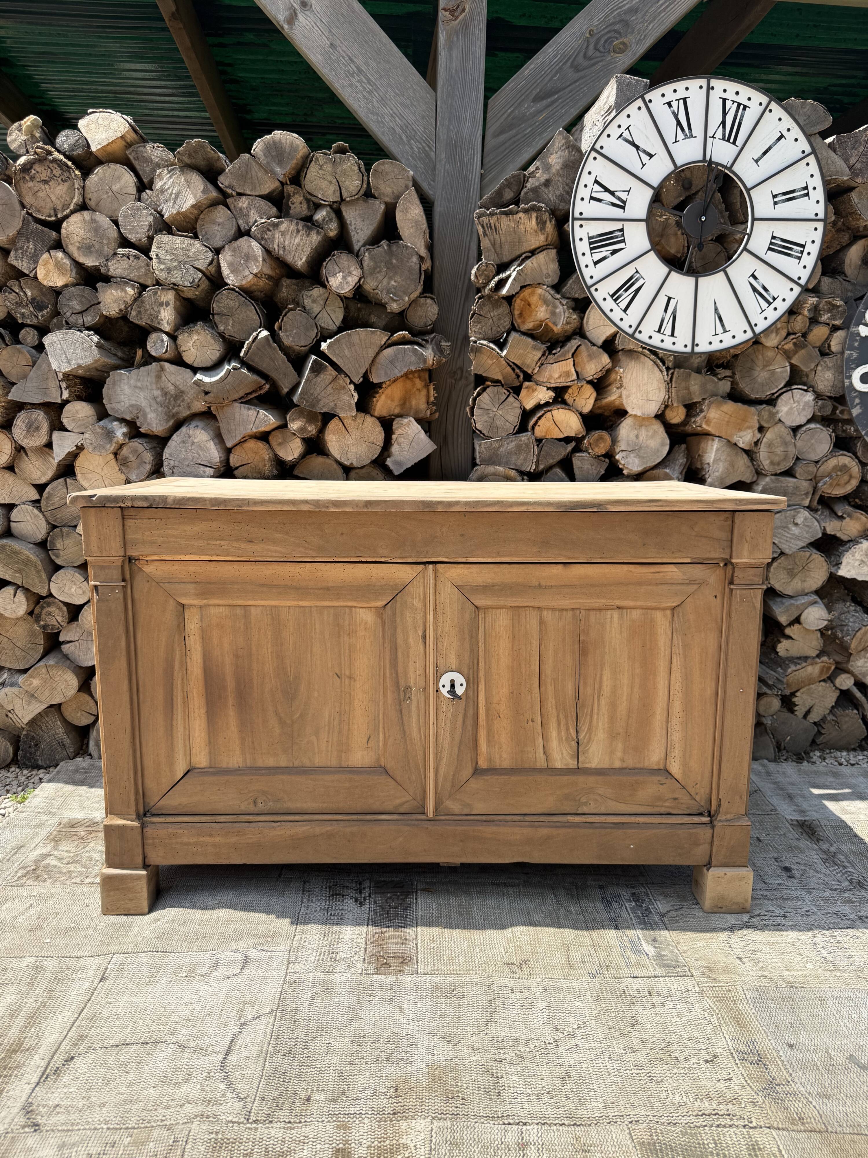 Maie ancienne rénovée / Buffet massif