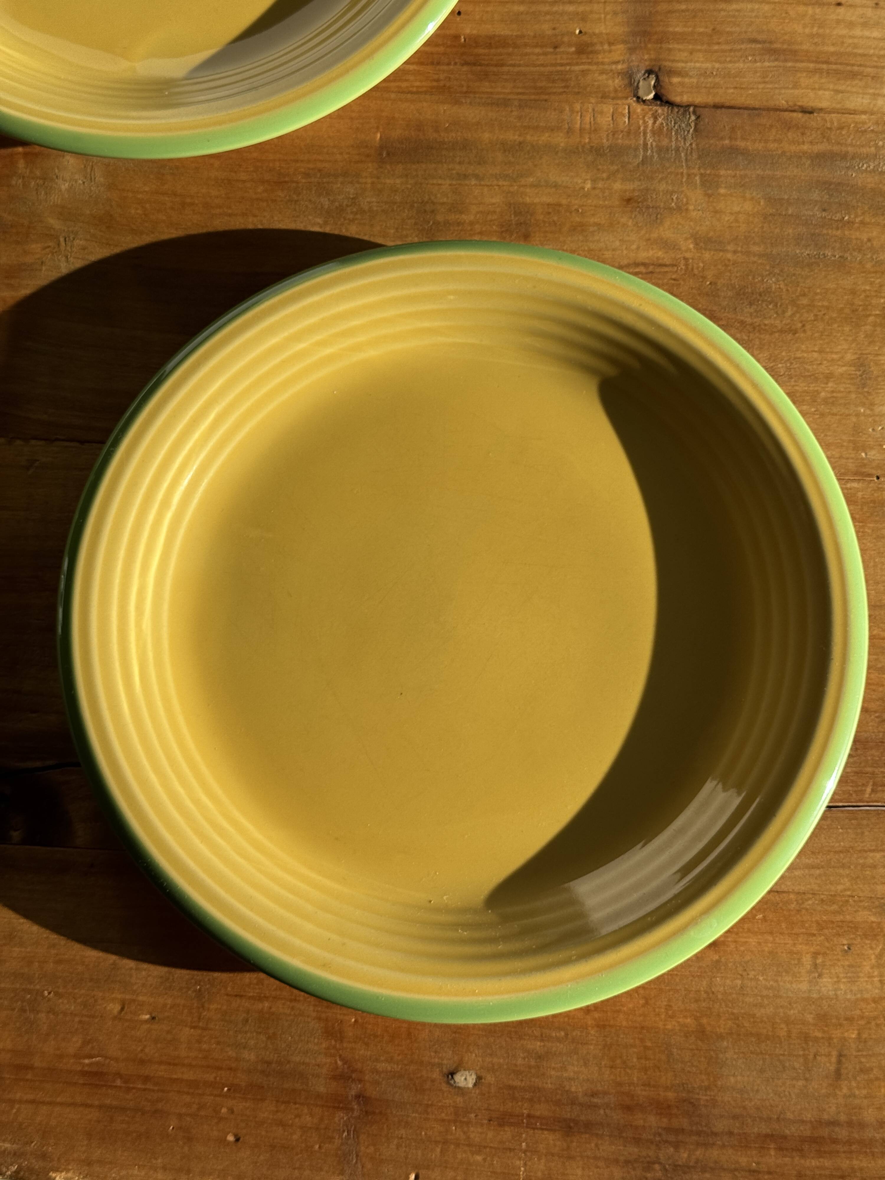 Set of 3 large flat green Italian plates D28.5