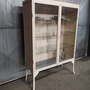 Armoire de médecin double vintage | Armoire à pharmacie blanche sur pieds élégants