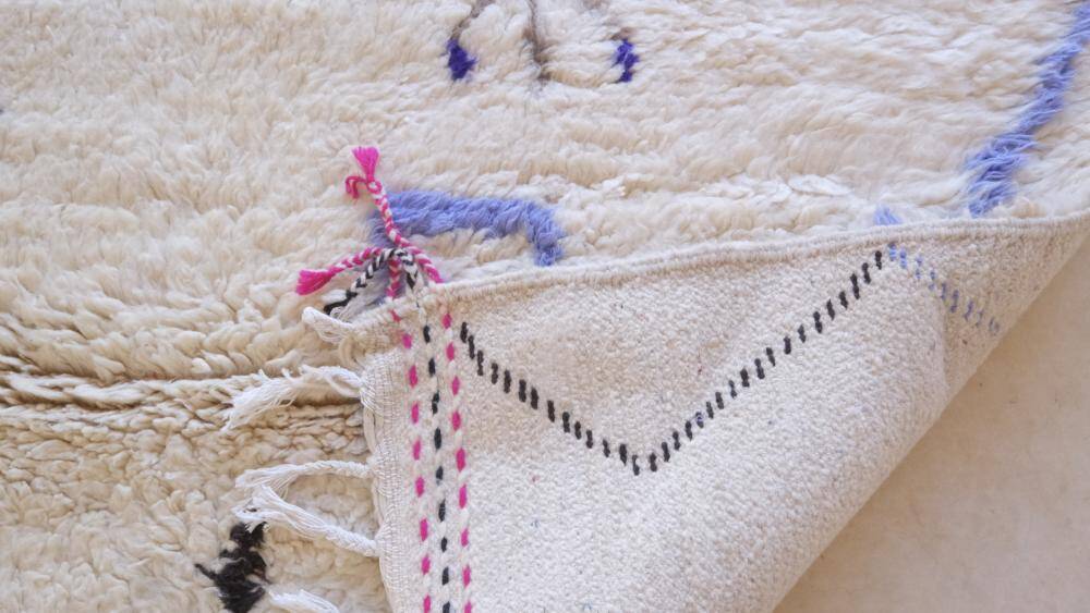 Modern Moroccan Rug - 275 x 245 cm