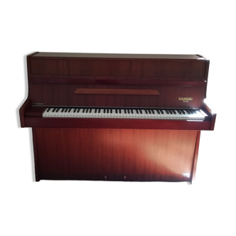 Upright piano