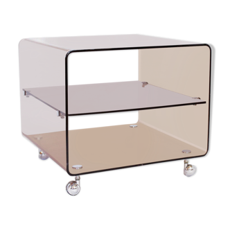 Michel Dumas serving table