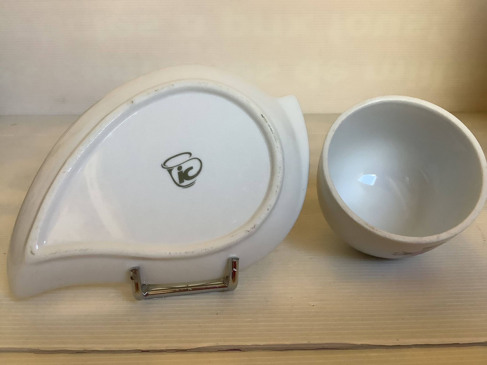 Butter dish with lid flowers