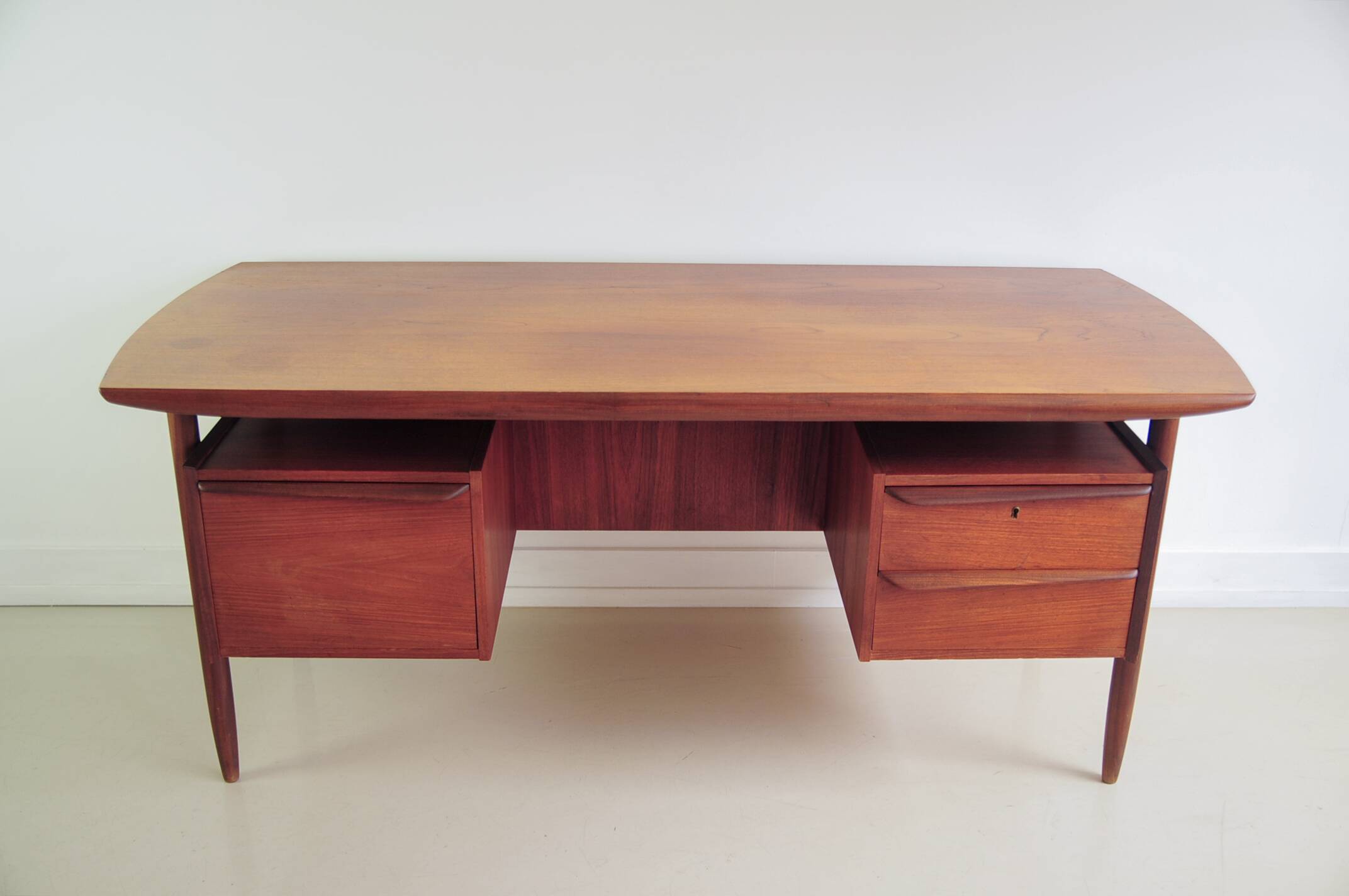 Vintage Tijsseling desk for Hulmefa
