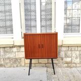 Piece of furniture on high compass feet