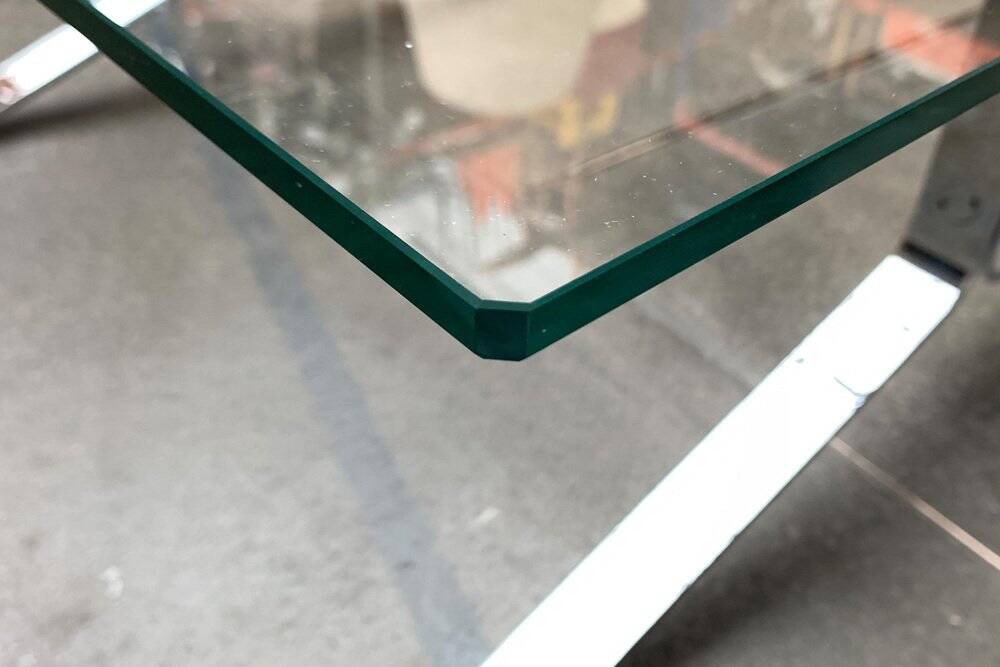 Joker coffee table in chrome and glass in mid-century Space Age style by Olivier Mourgue for Airborne, 1960s.