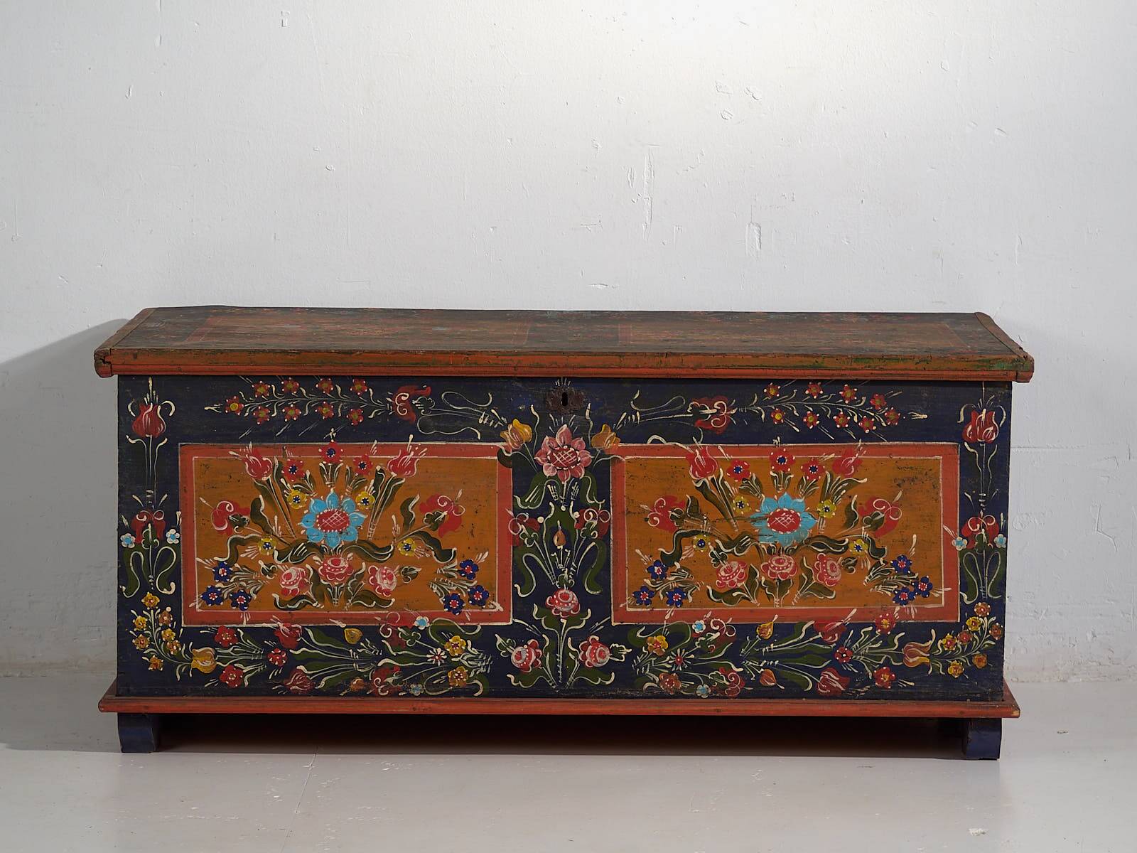 Antique trunk with floral motifs (c.1870)