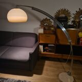 Lampadaire ARC Attribuée à Harvey Guzzini - vintage 1970