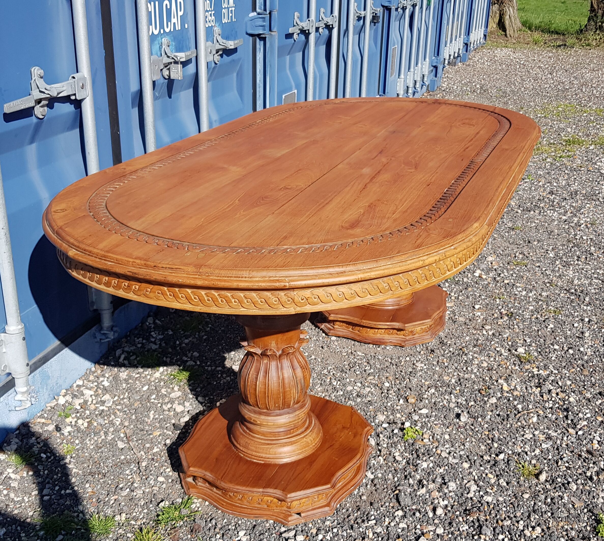Oval dining table in solid teak