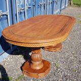 Oval dining table in solid teak