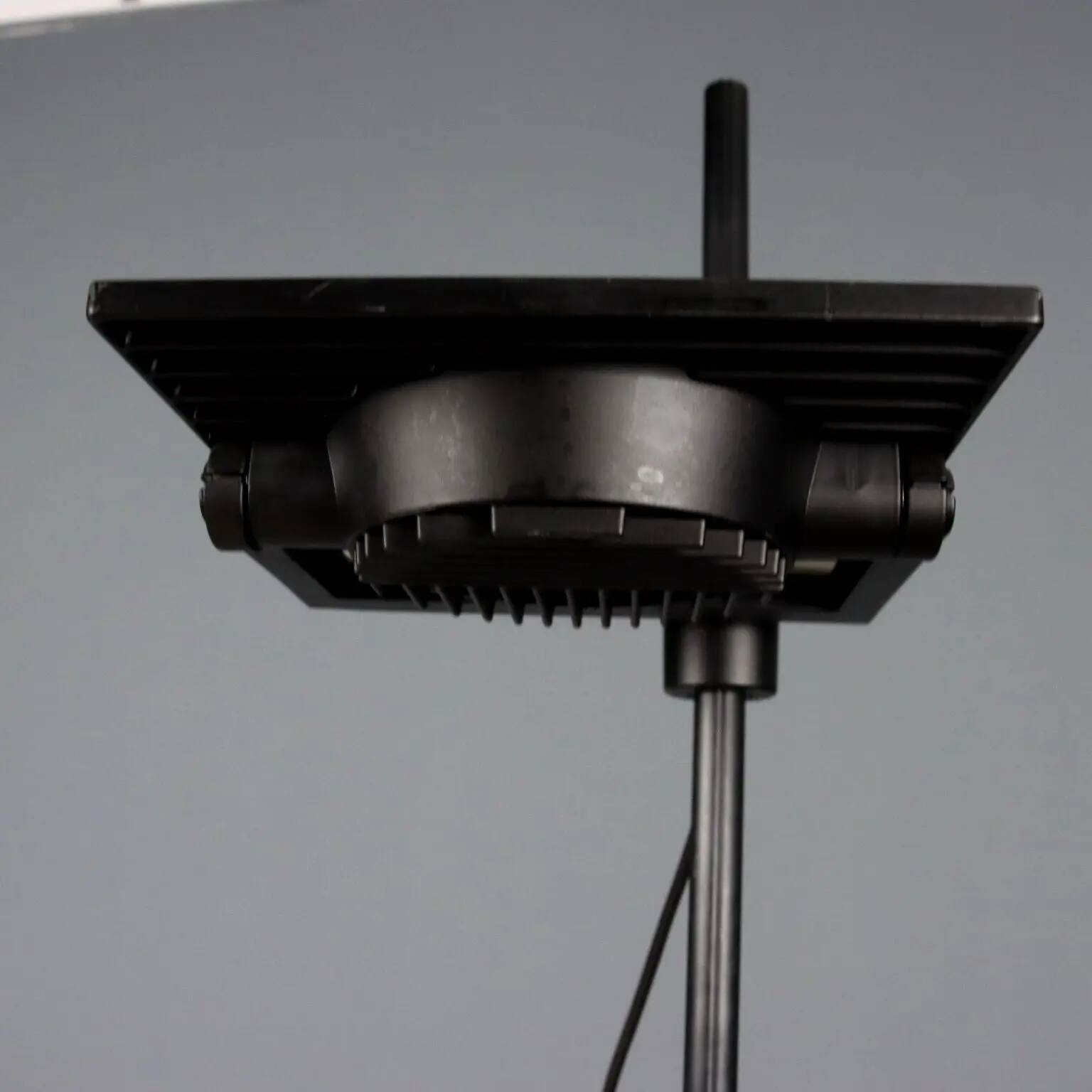 Vintage lacquered metal floor lamp, design, Italy, 1980s