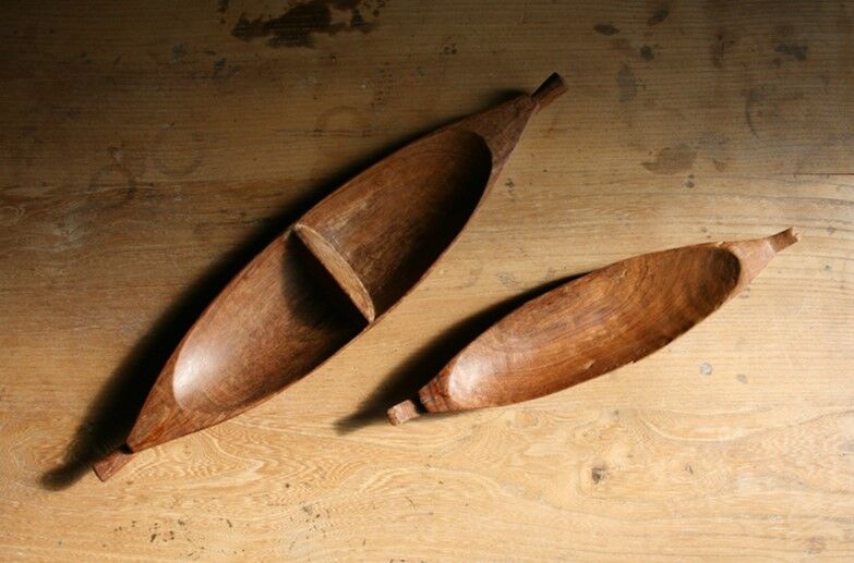 Ethnic dishes in exotic wood