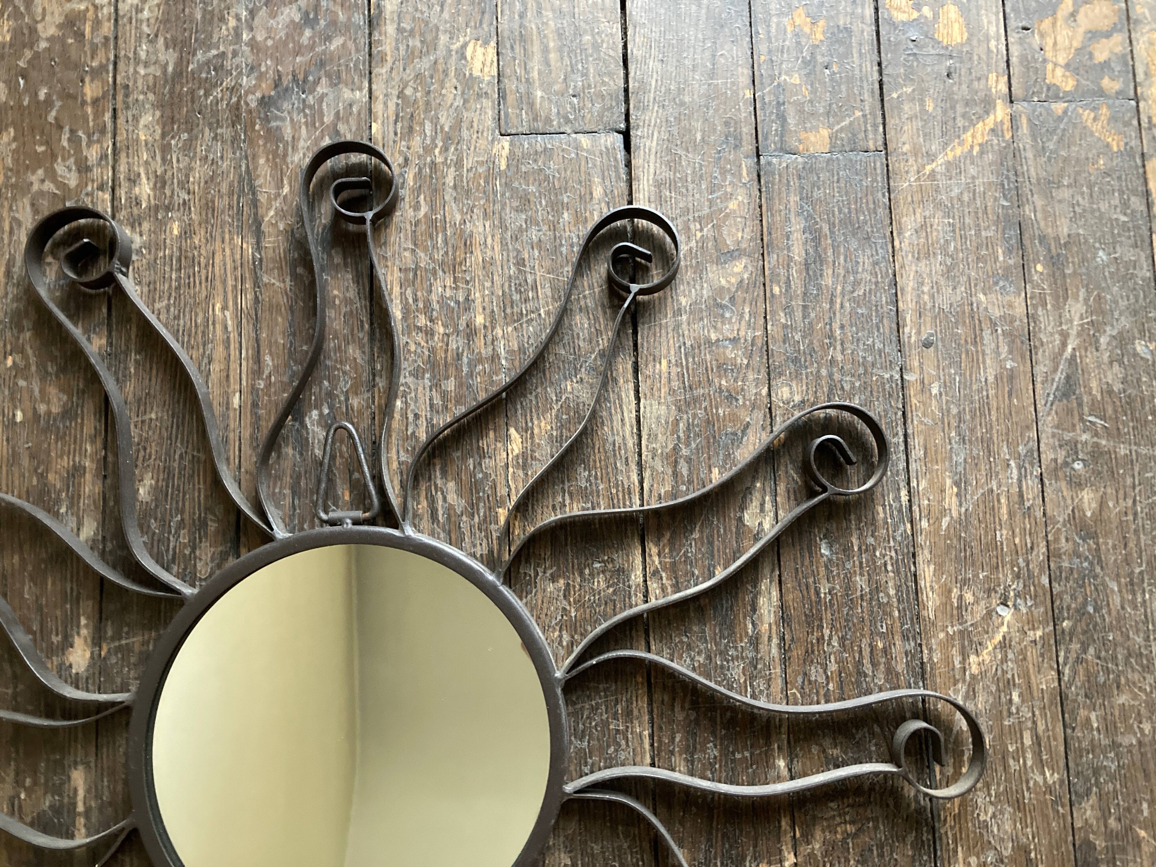 Miroir soleil en fer ondulé 1960 D58cm