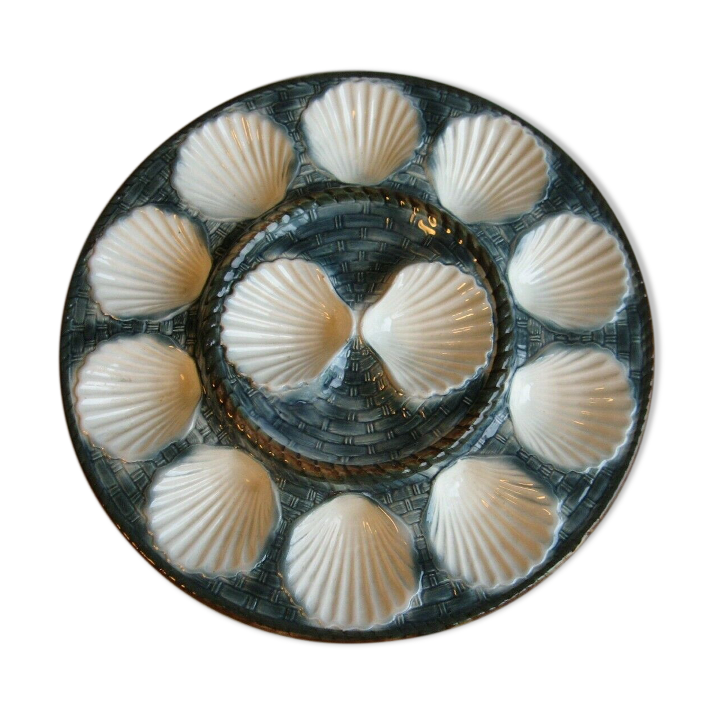 Oyster dish in majolic or dabbling for 12 shells