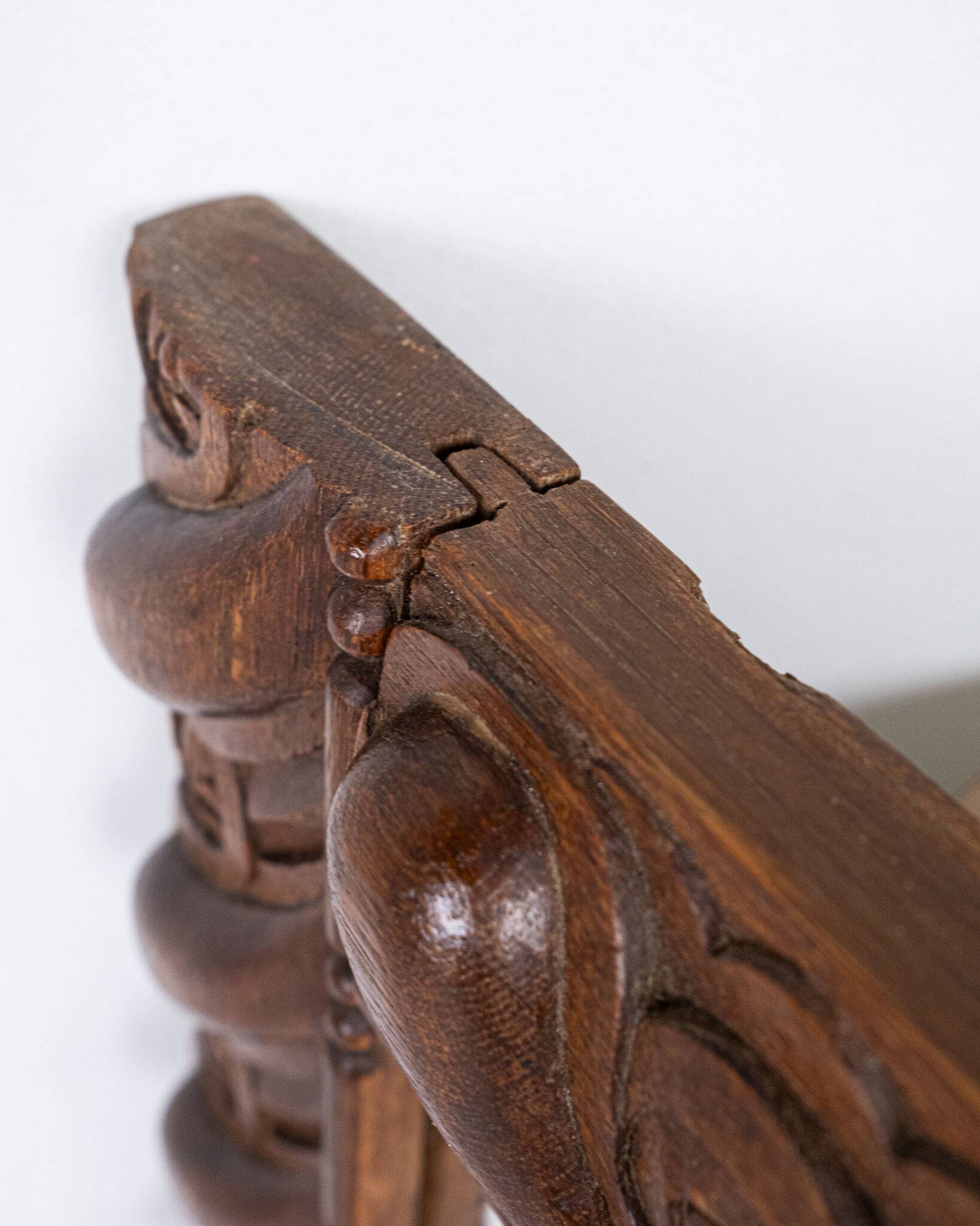 Miroir en bois sculpté style Seiz Breur, Bretagne, France, début XXe siècle