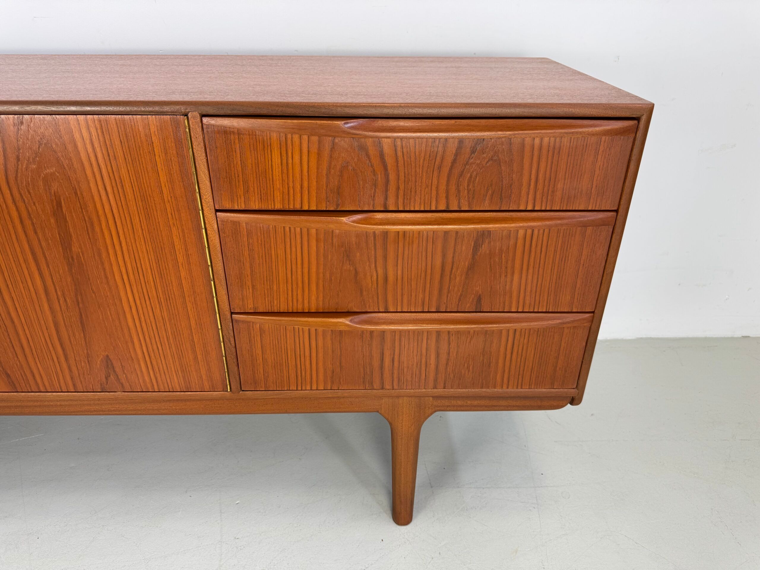 Vintage sideboard McIntosh "Torpedo"