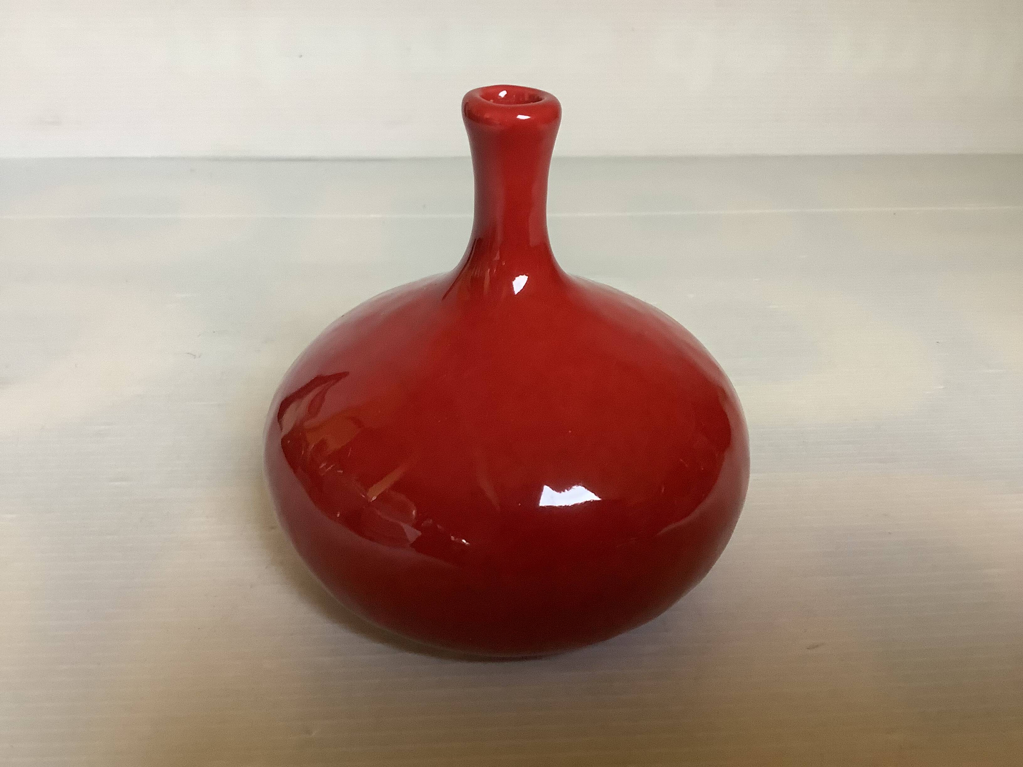 Small red vase in Ruelland style