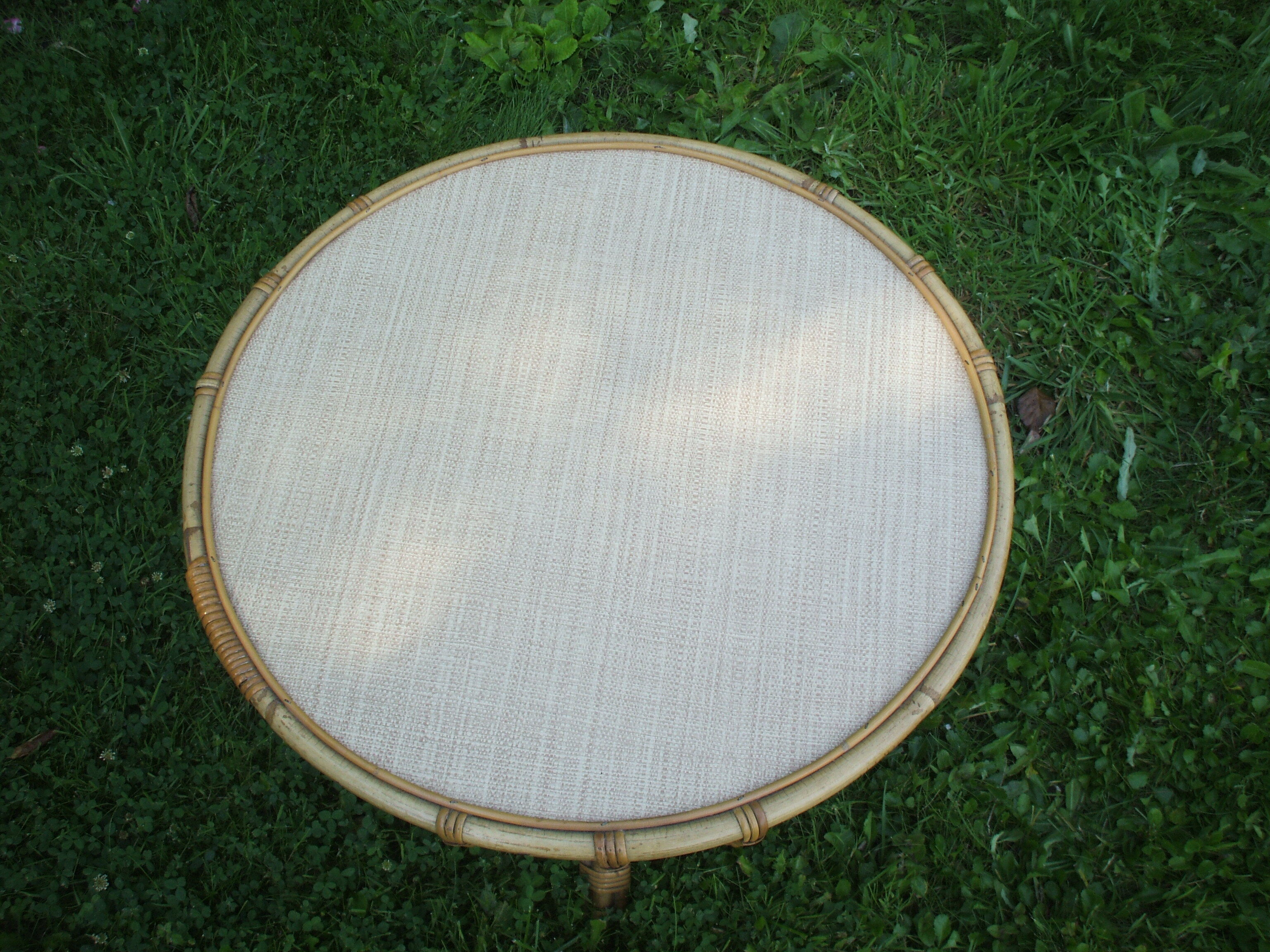 Round rattan table
