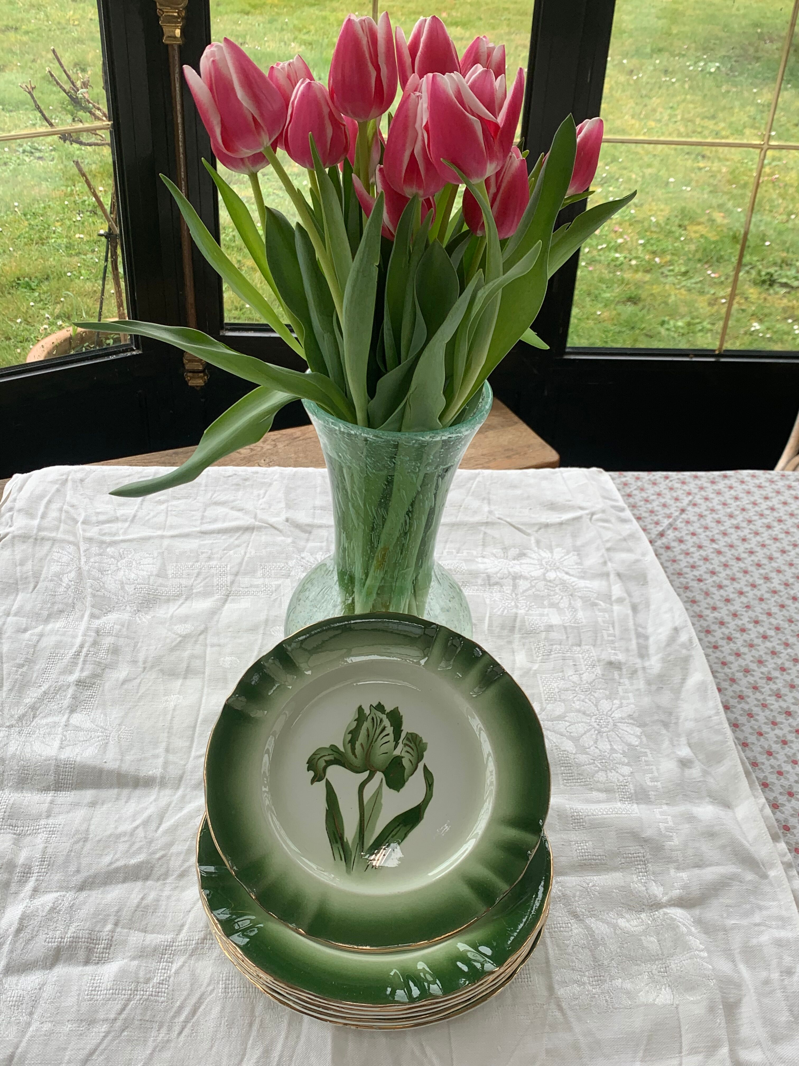 6 flat plates tulip pattern, longwy. Art deco