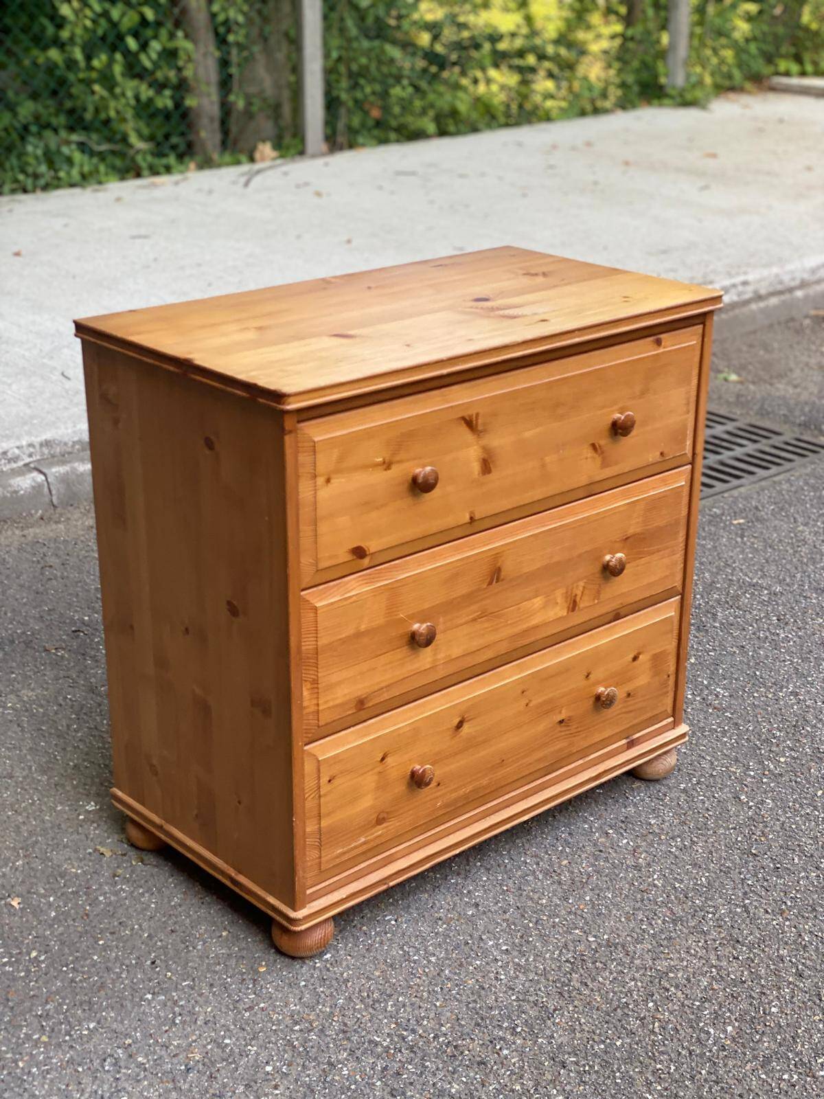 Scandinavian chest of drawers with 3 solid wood drawers