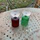 11 verres a vin ou aperitifs, 6 de couleur verte et 5 de couleur rouge vintage 1970