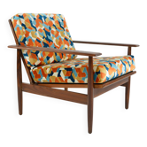 Fauteuil scandinave tissu géometrique