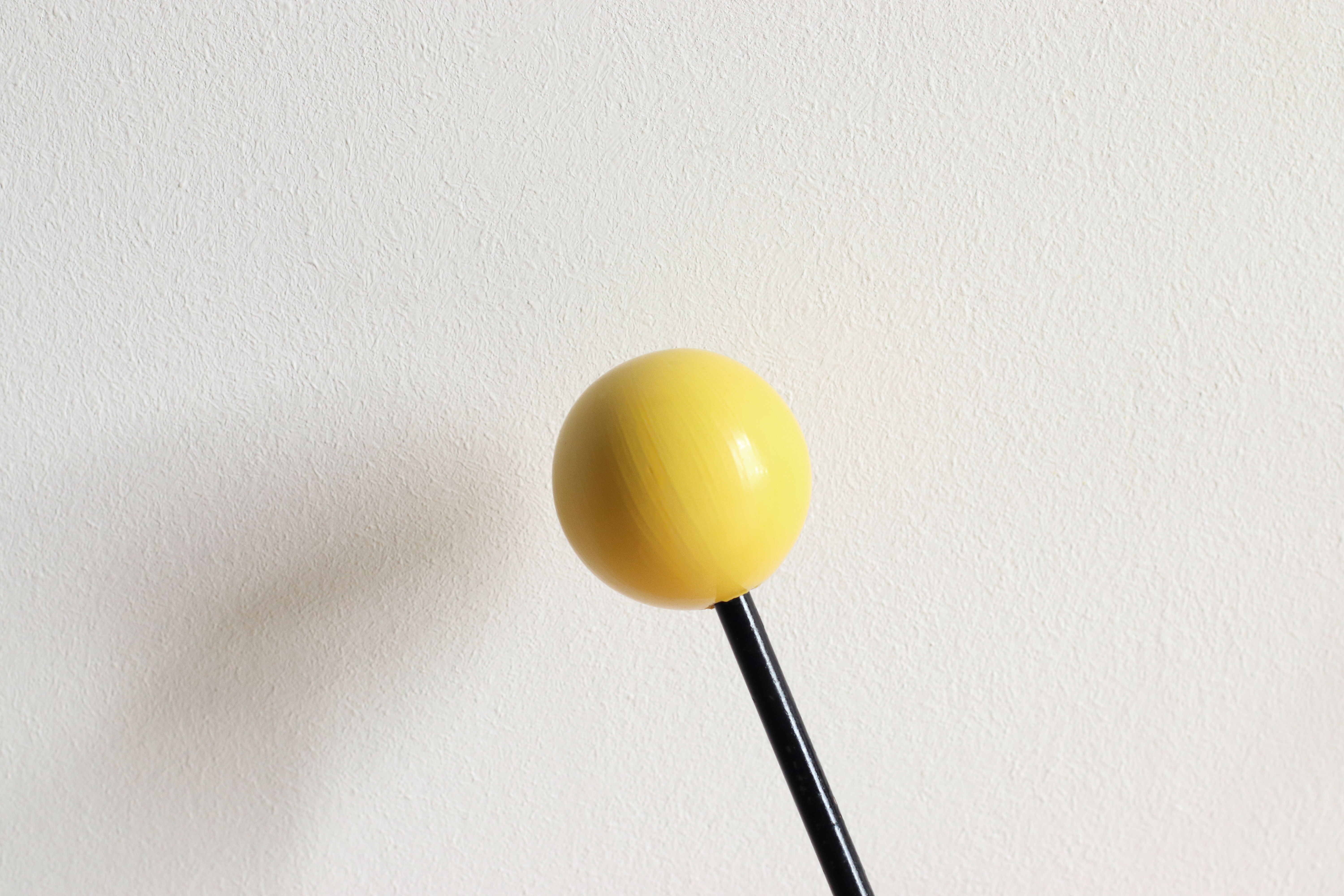 Wall coat holder years 60, 8 hooks wooden balls and lacquered metal