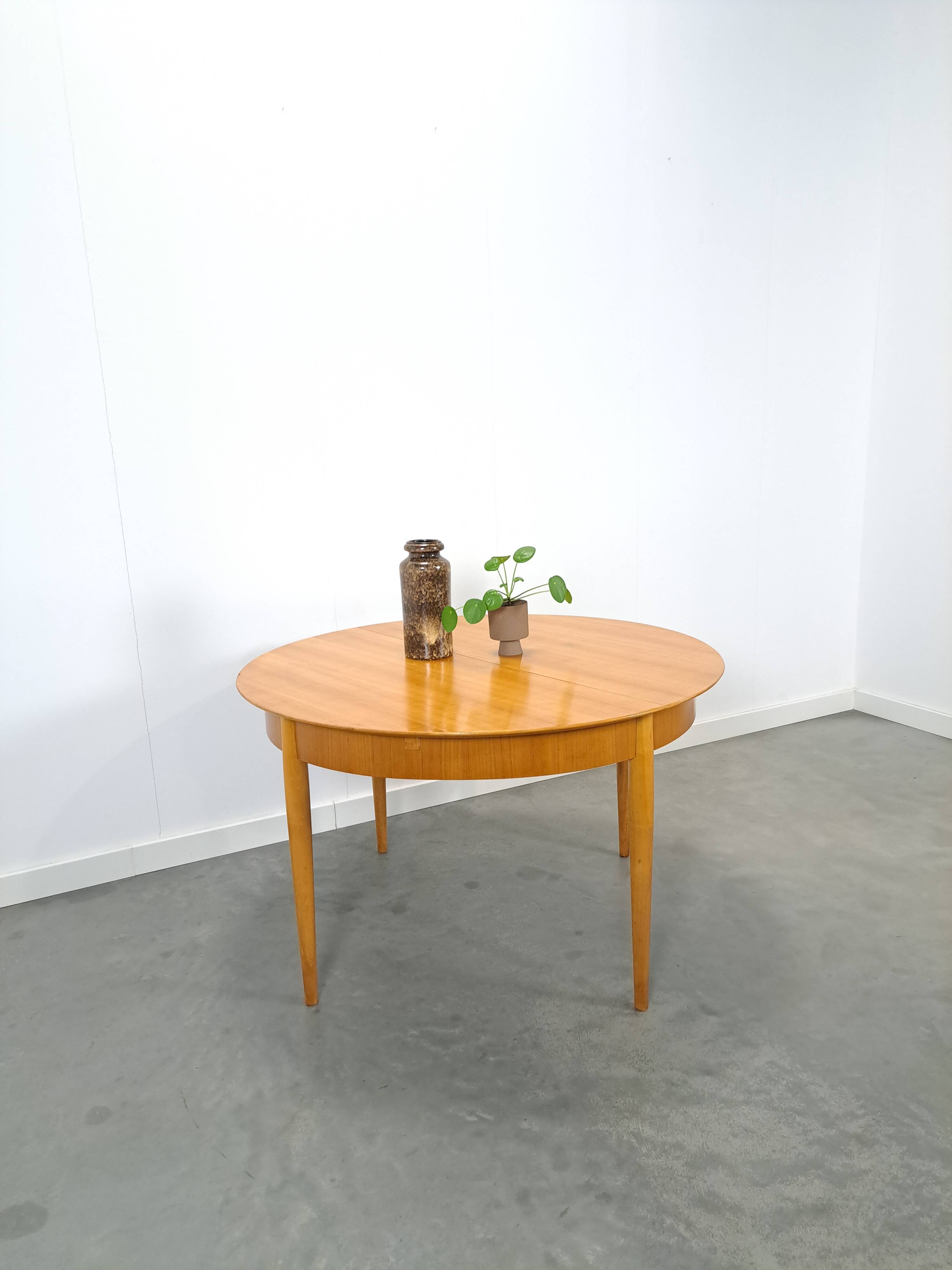 Table à manger ronde extensible Lübke design
