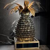 Pineapple-shaped lamp. in the "jansen of the 70s" style in metal.