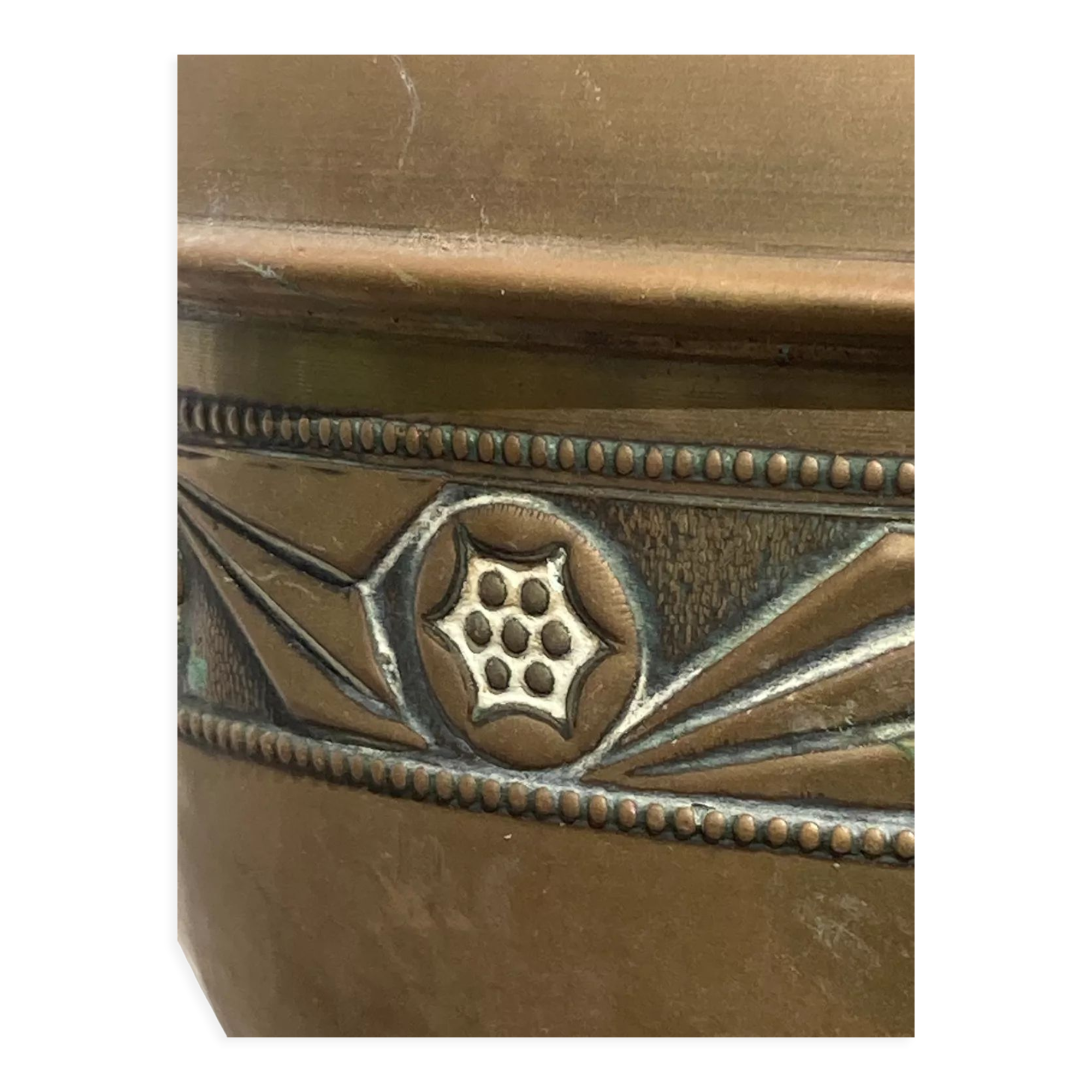 Pot cover in brass chiseled 1960 art nouveau